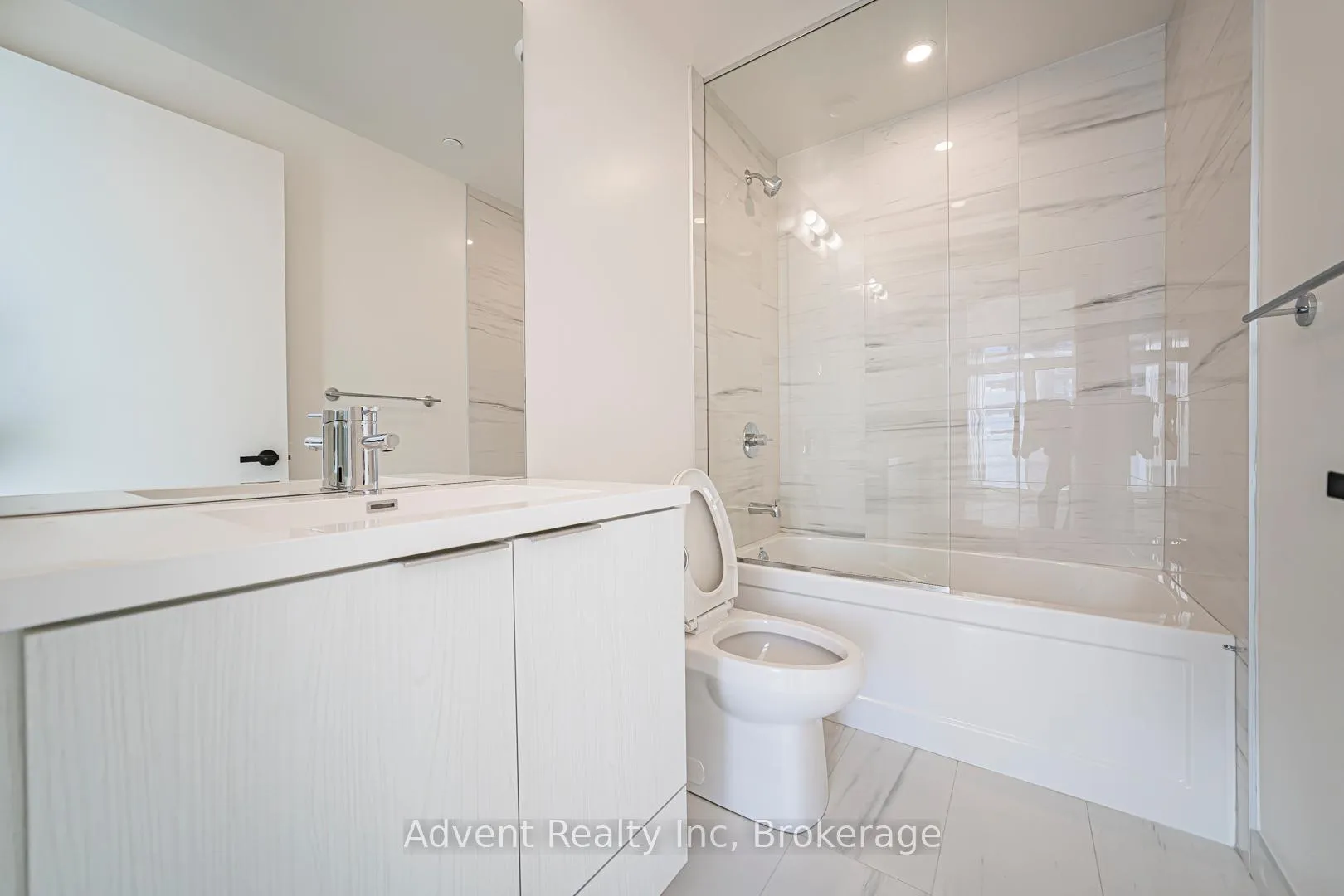 Photo 27 of Unit 5512, 8 Interchange Way, Vaughan, Vaughan Corporate Centre — HOMEH