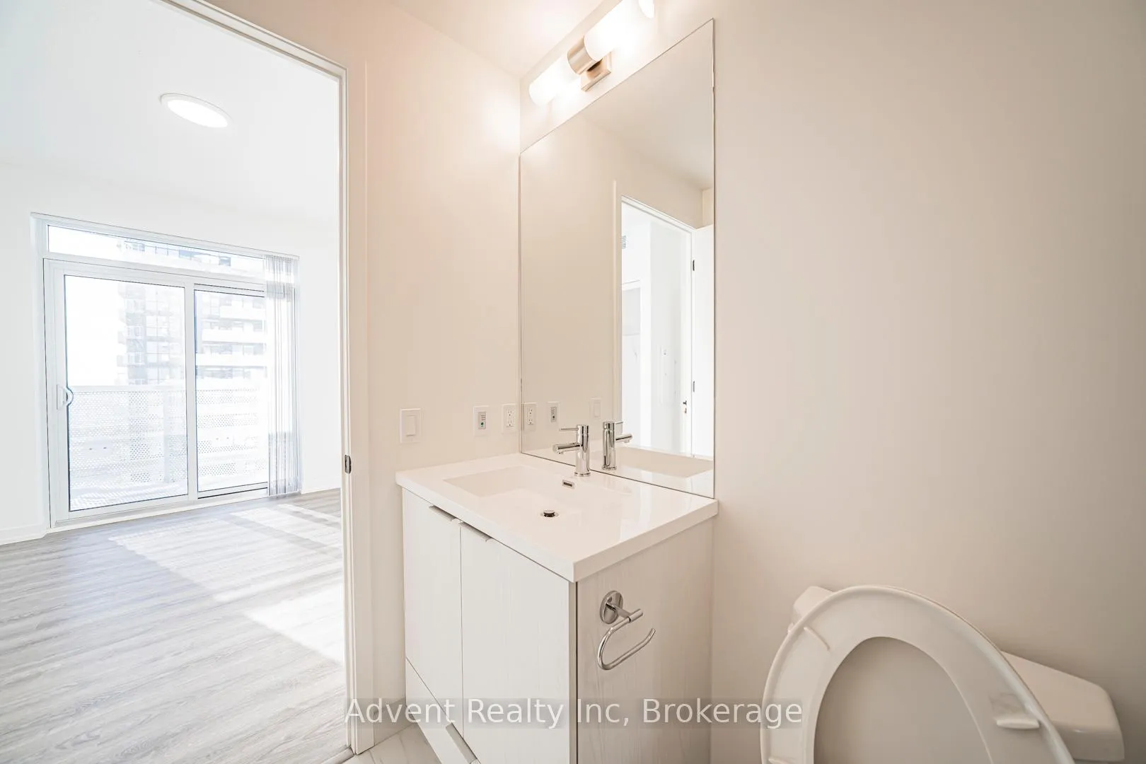 Photo 28 of Unit 5512, 8 Interchange Way, Vaughan, Vaughan Corporate Centre — HOMEH