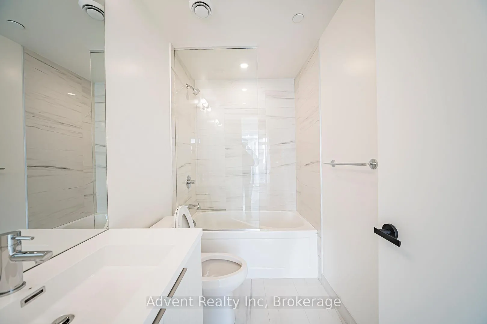 Photo 30 of Unit 5512, 8 Interchange Way, Vaughan, Vaughan Corporate Centre — HOMEH