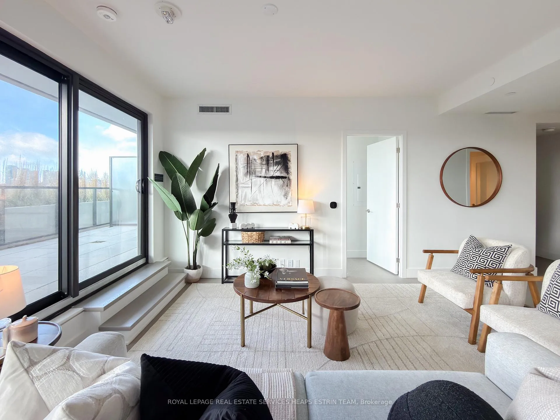 Photo 3 of Unit 606, 1414 Bayview Avenue, Toronto, Mount Pleasant East — HOMEH