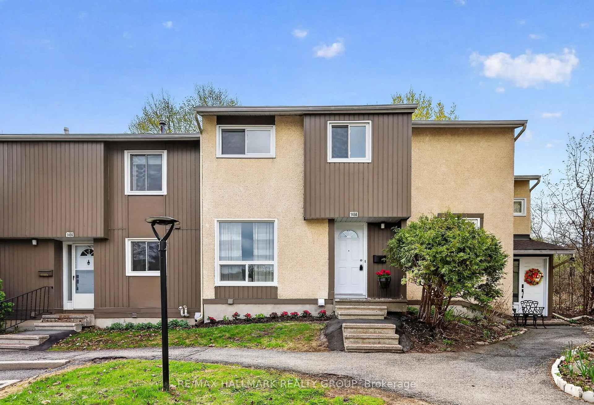 Photo 1 of 1458 Lassiter Terrace, Ottawa, Beaconwood — HOMEH