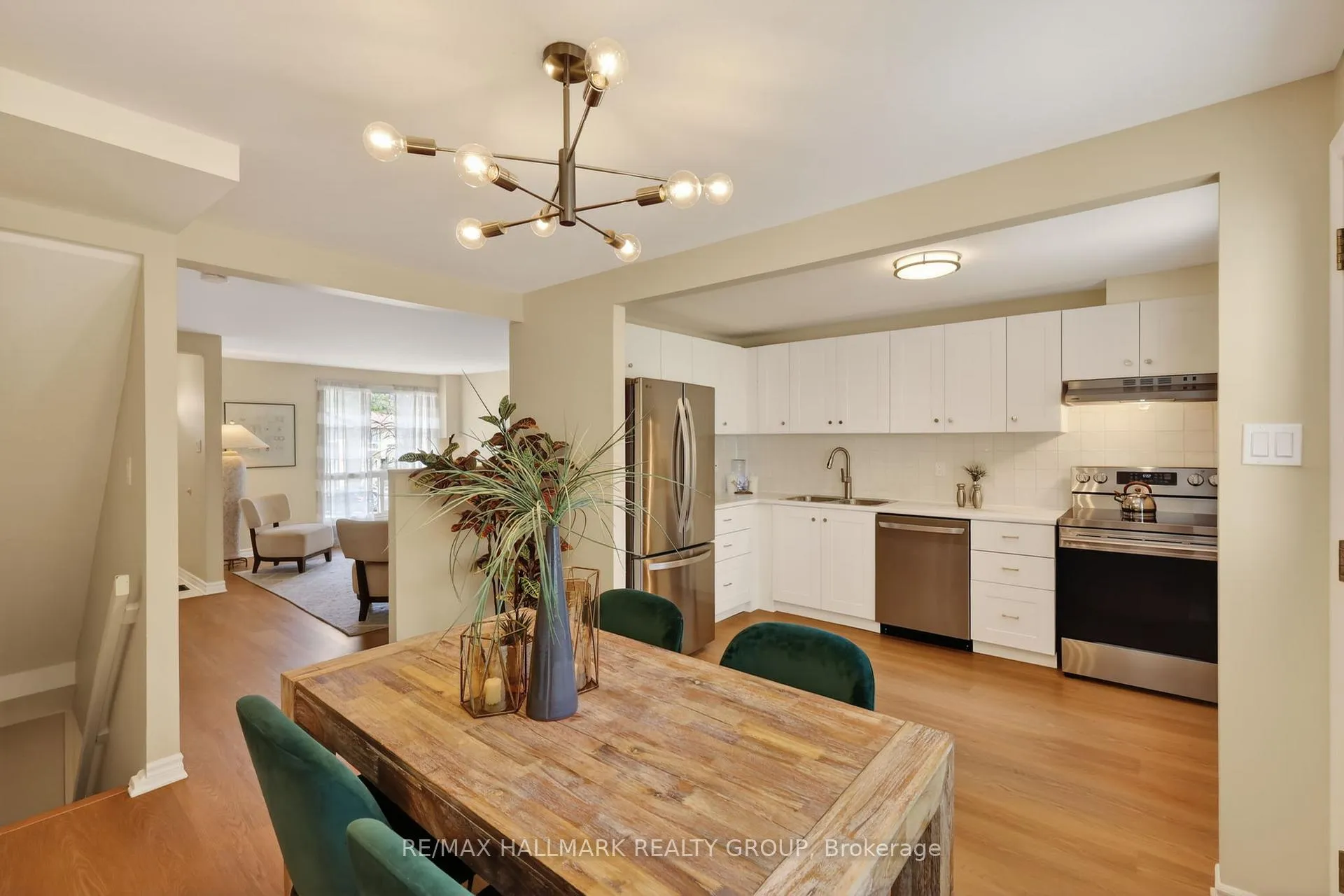 Photo 6 of 1458 Lassiter Terrace, Ottawa, Beaconwood — HOMEH