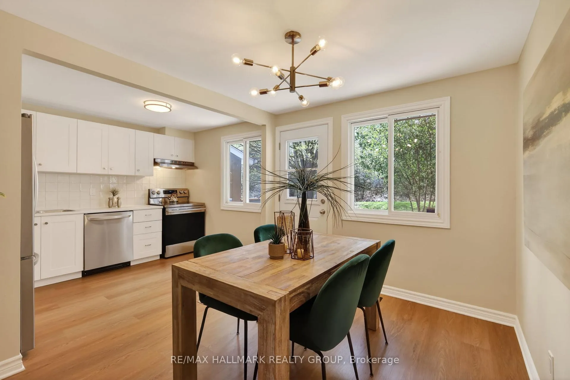 Photo 7 of 1458 Lassiter Terrace, Ottawa, Beaconwood — HOMEH