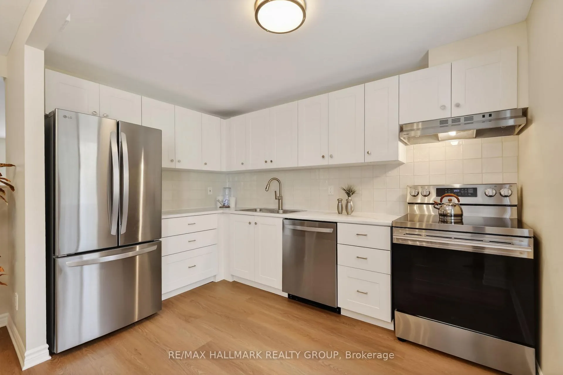 Photo 8 of 1458 Lassiter Terrace, Ottawa, Beaconwood — HOMEH