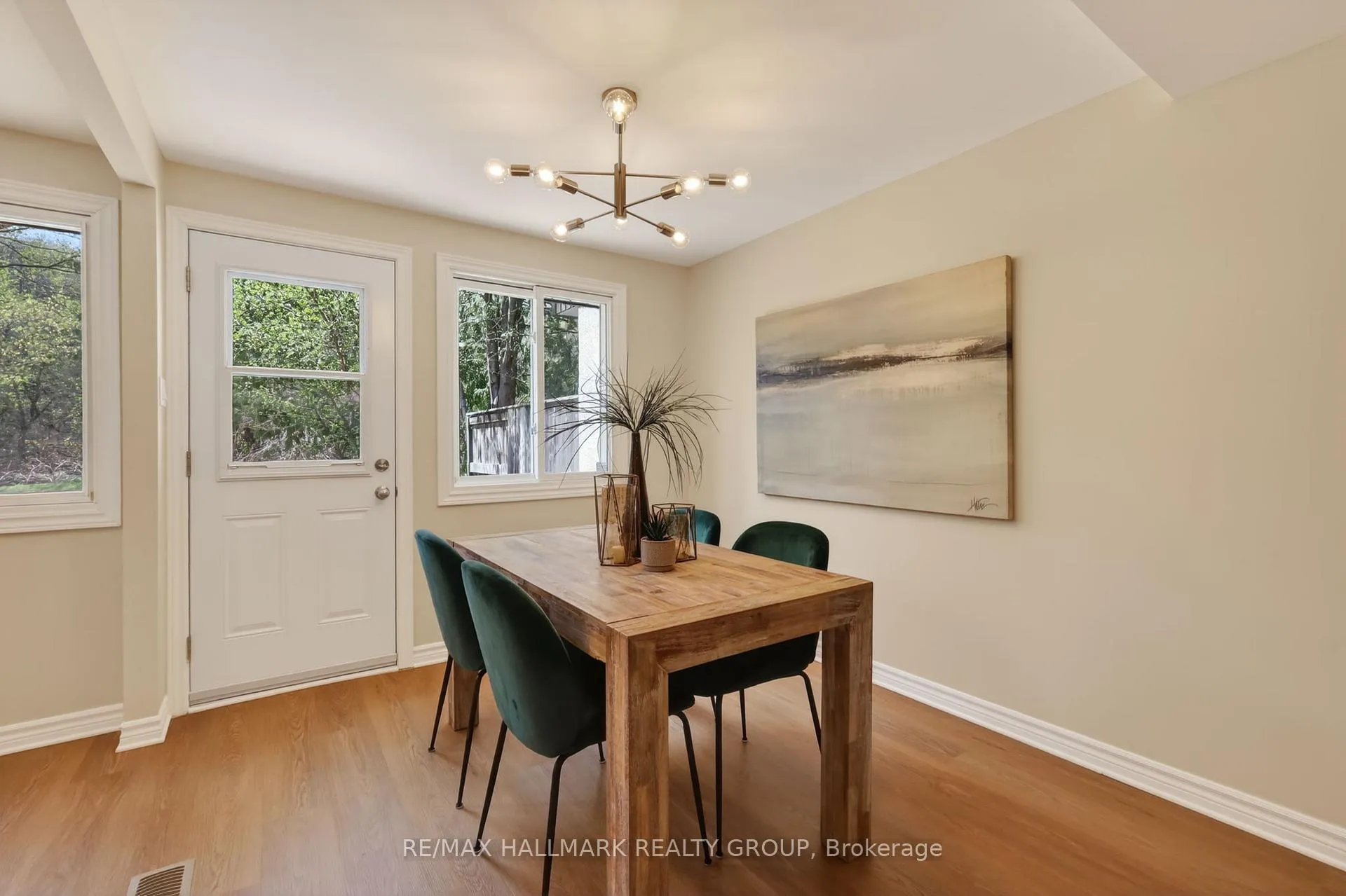 Photo 9 of 1458 Lassiter Terrace, Ottawa, Beaconwood — HOMEH