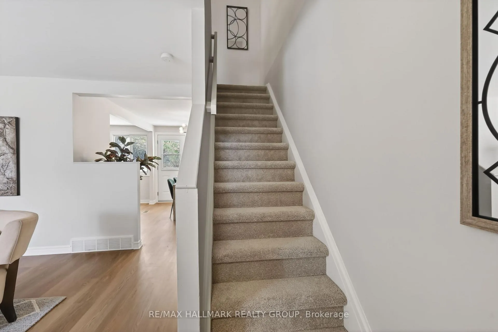 Photo 10 of 1458 Lassiter Terrace, Ottawa, Beaconwood — HOMEH