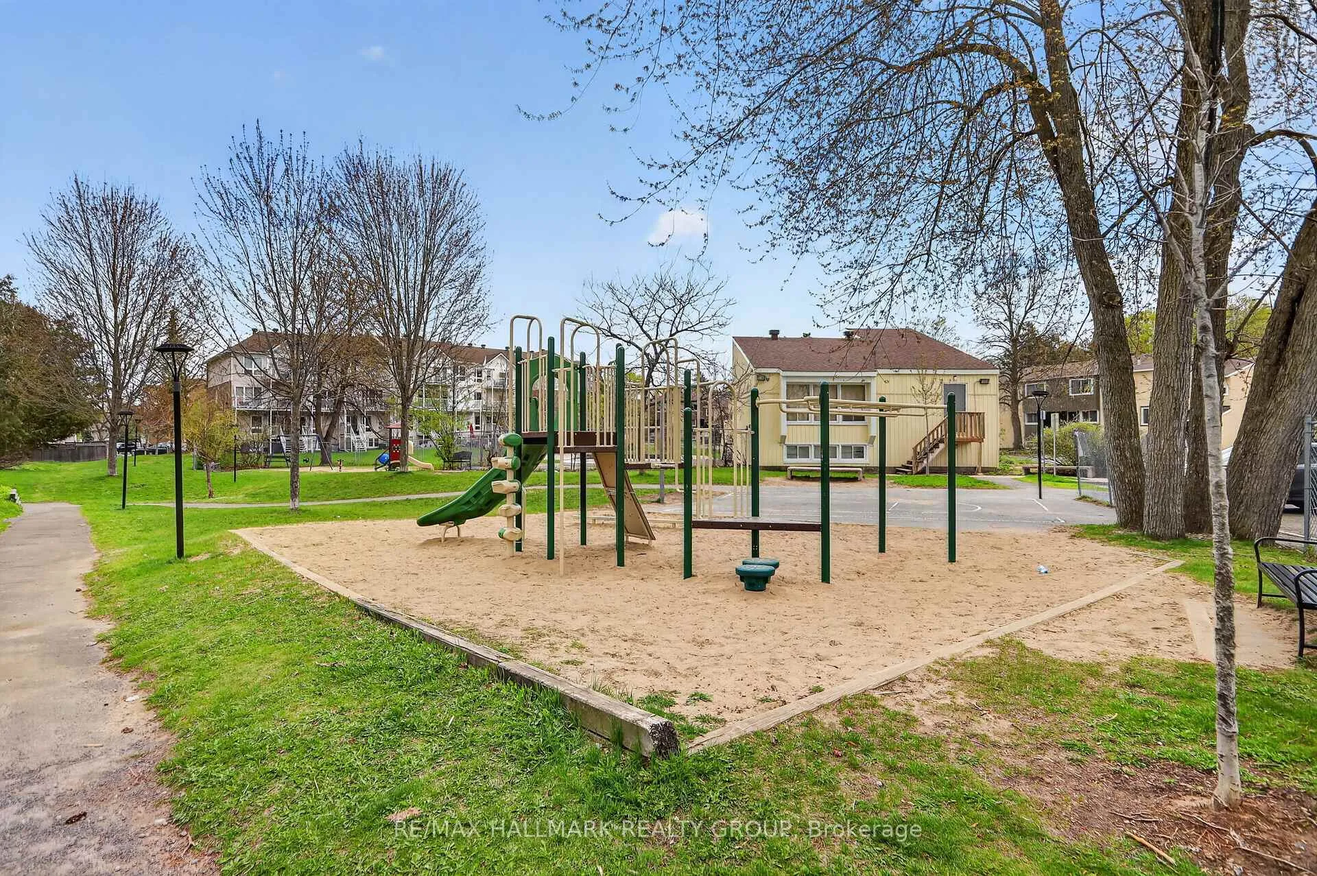 Photo 24 of 1458 Lassiter Terrace, Ottawa, Beaconwood — HOMEH