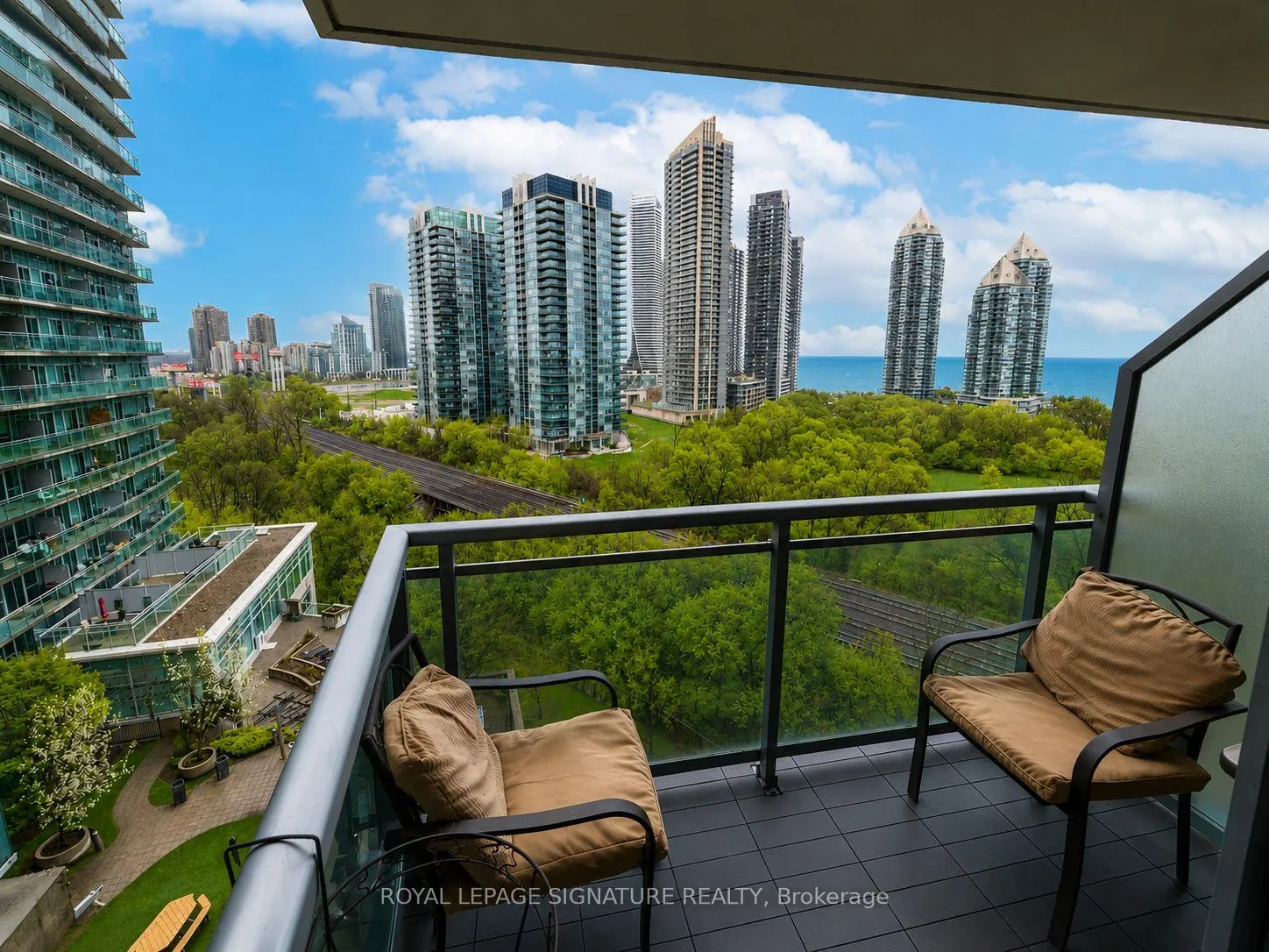 Photo 7 of Unit 1102, 155 Legion Road, Etobicoke, Mimico — HOMEH