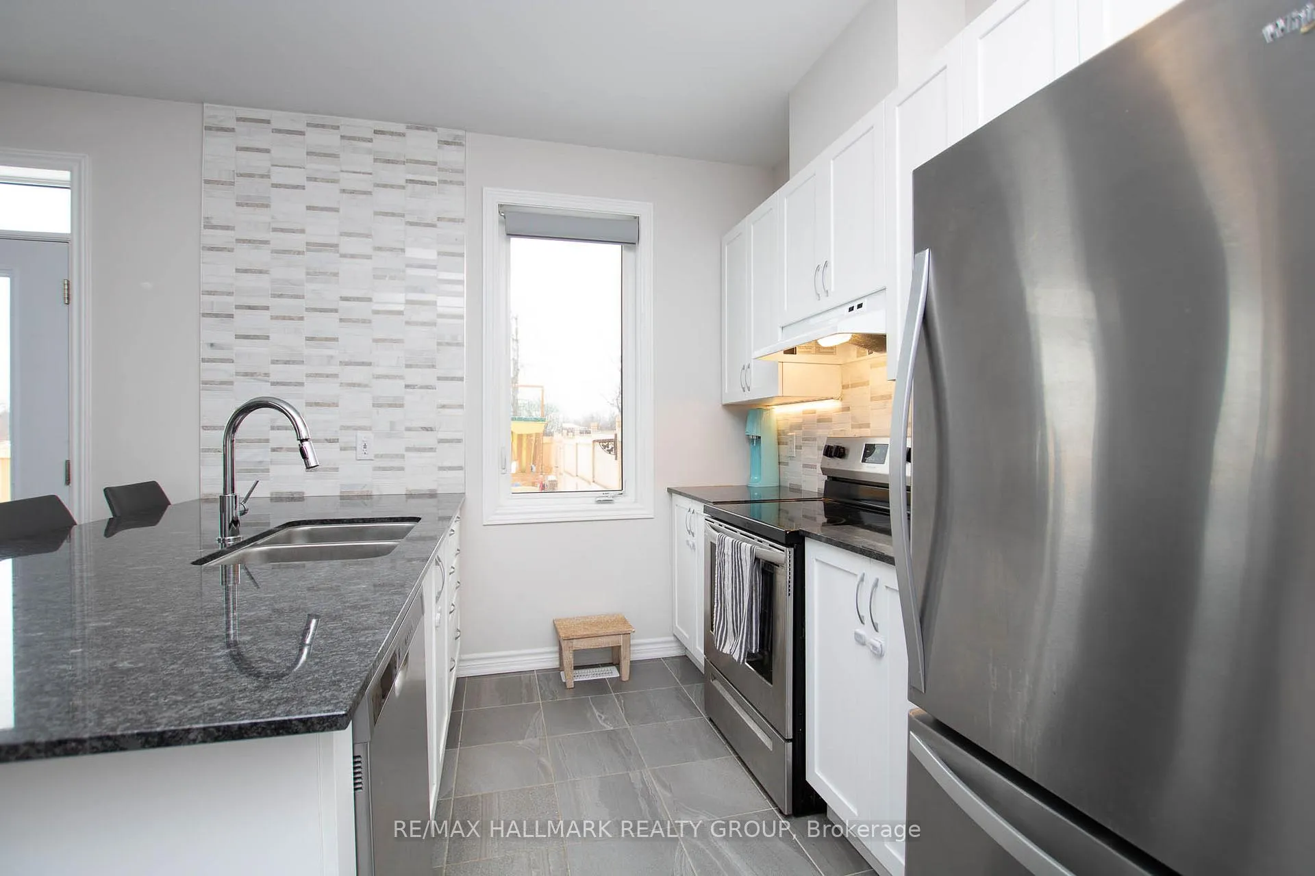 Photo 10 of 625 Crevier Walk, Ottawa, Chapel Hill South - Orleans Village — HOMEH
