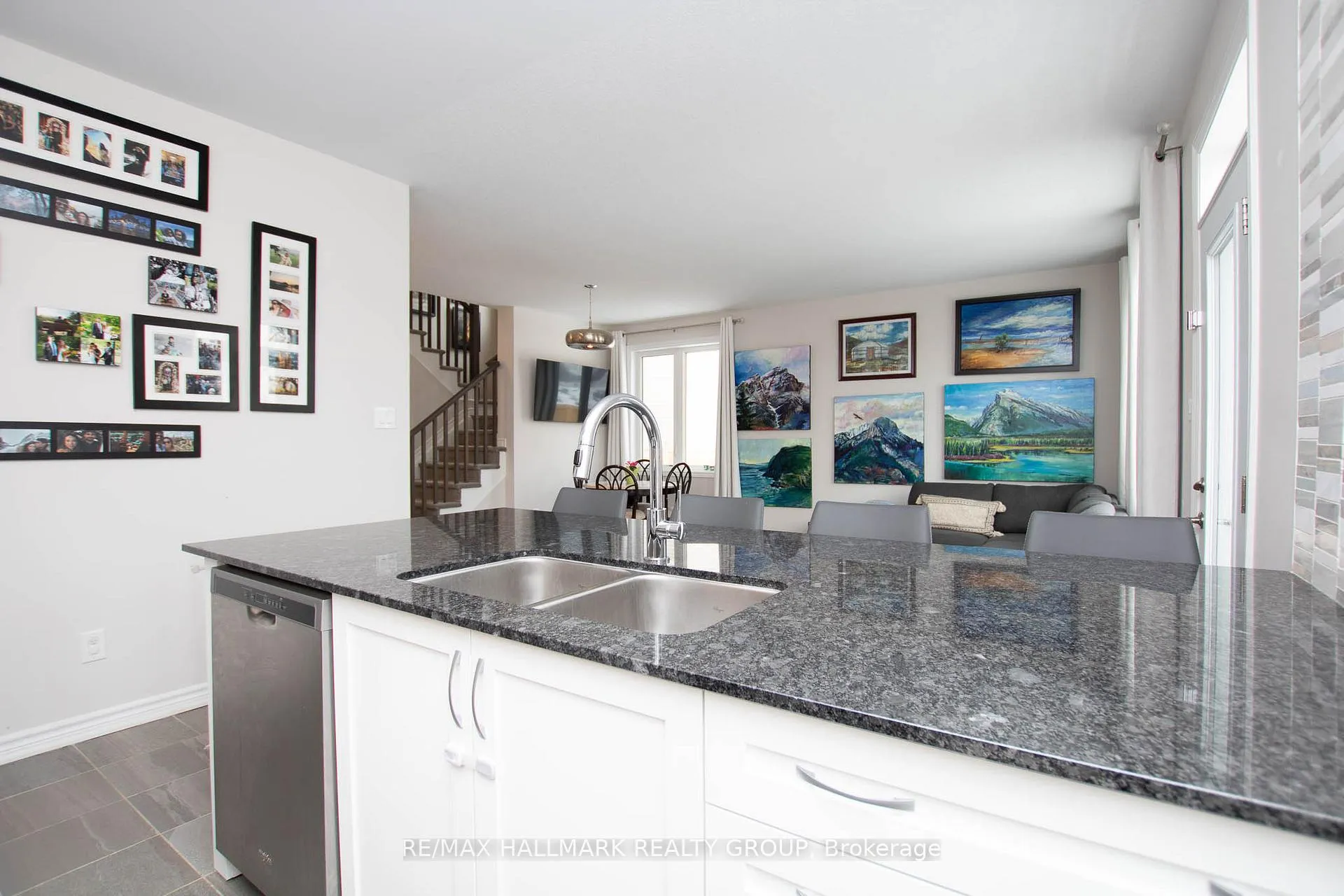 Photo 12 of 625 Crevier Walk, Ottawa, Chapel Hill South - Orleans Village — HOMEH