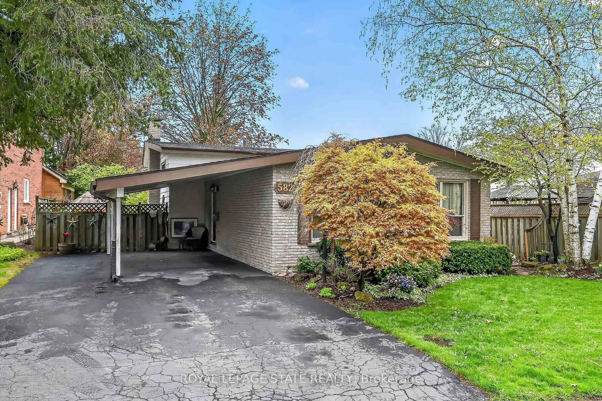 Photo 1 of 582 Woodview Road, Burlington, Roseland — HOMEH