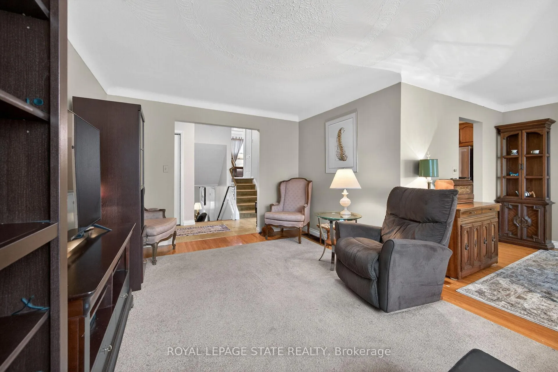 Photo 10 of 582 Woodview Road, Burlington, Roseland — HOMEH