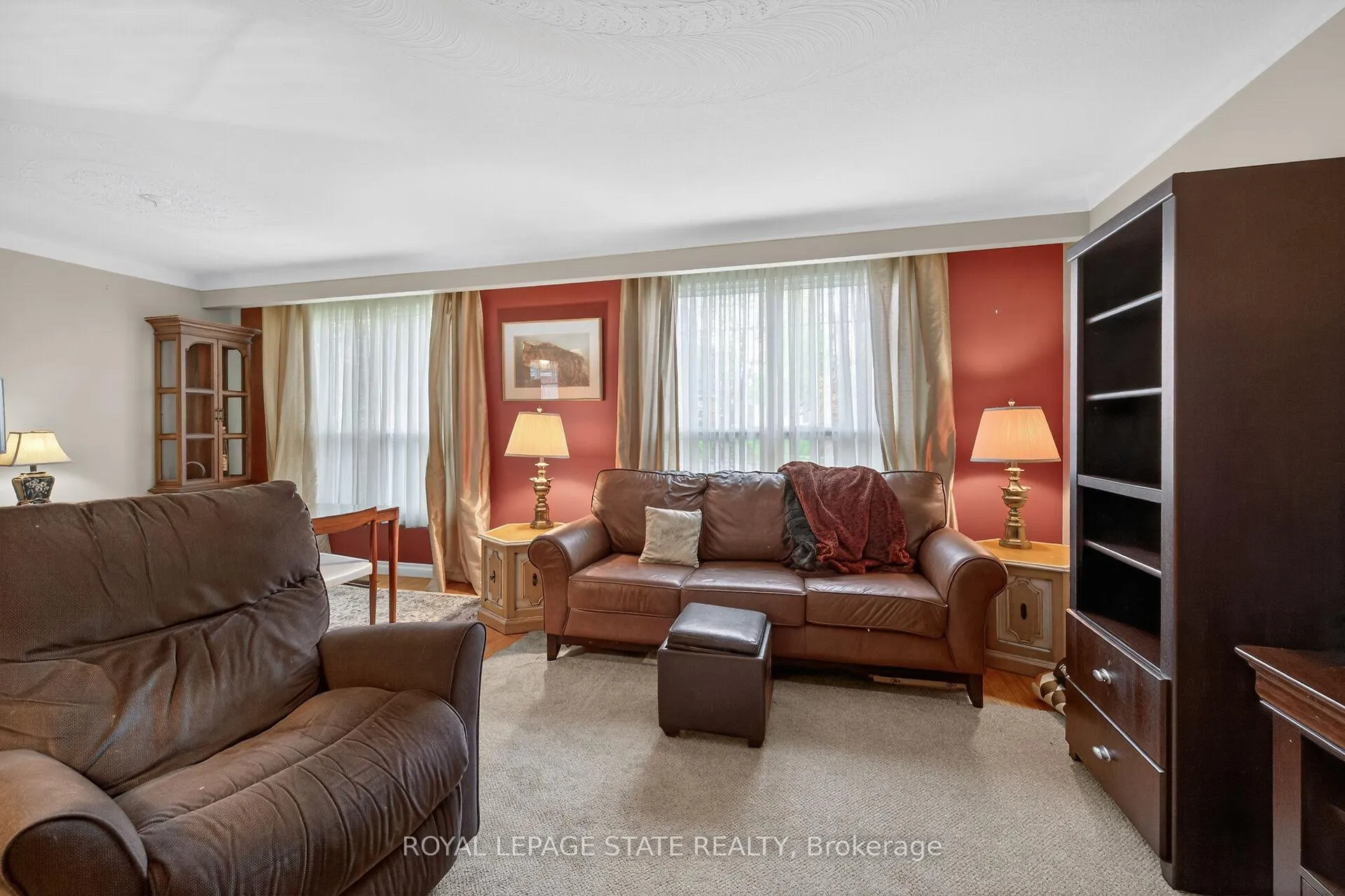 Photo 11 of 582 Woodview Road, Burlington, Roseland — HOMEH