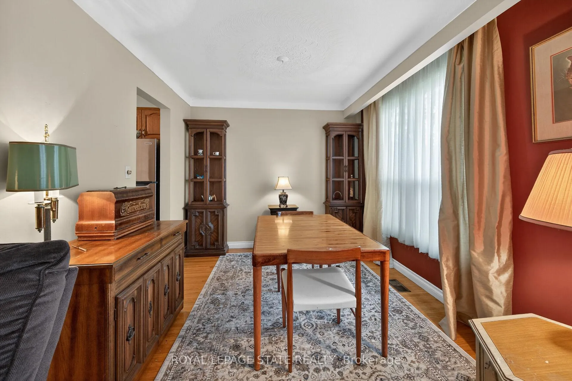 Photo 13 of 582 Woodview Road, Burlington, Roseland — HOMEH