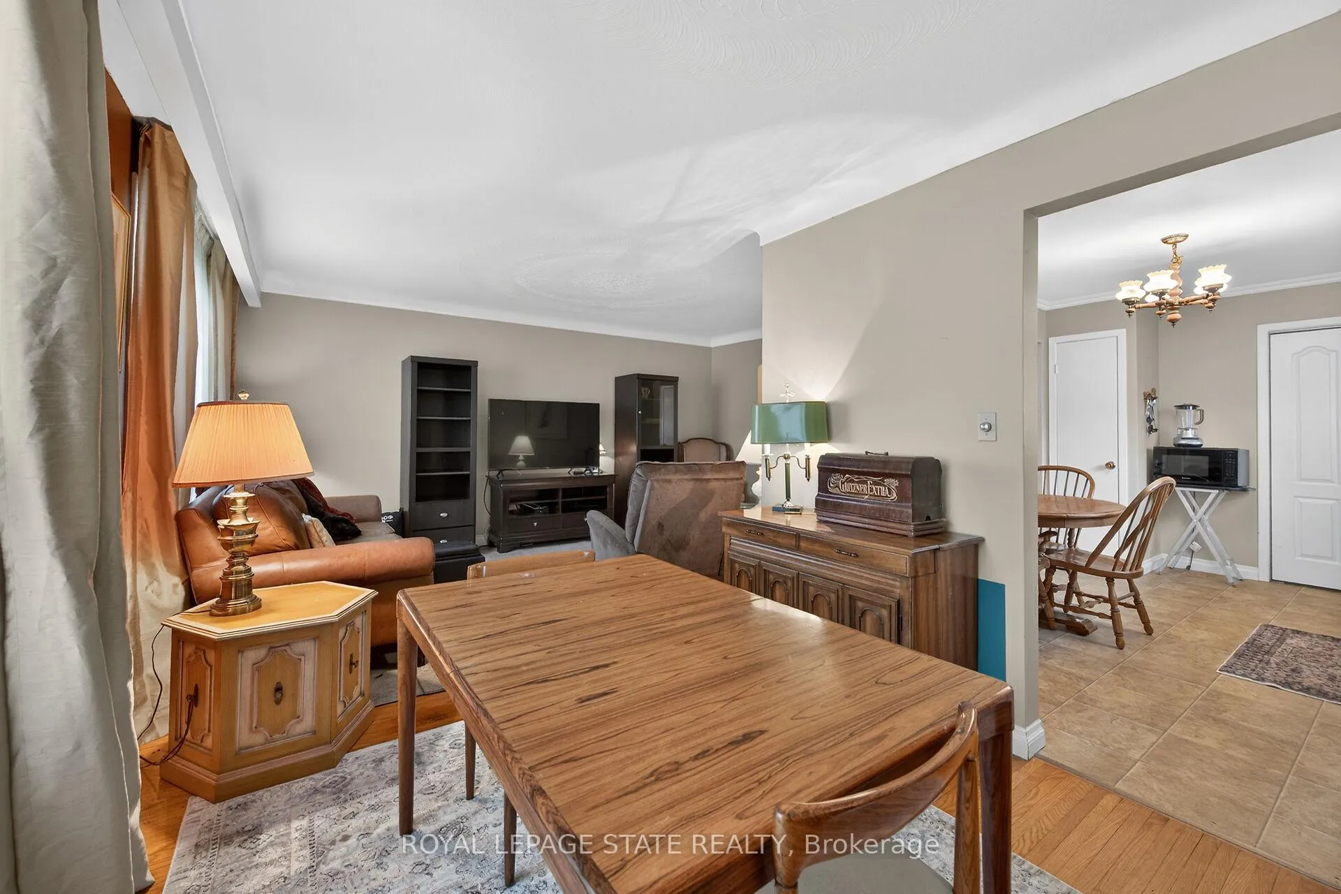 Photo 15 of 582 Woodview Road, Burlington, Roseland — HOMEH