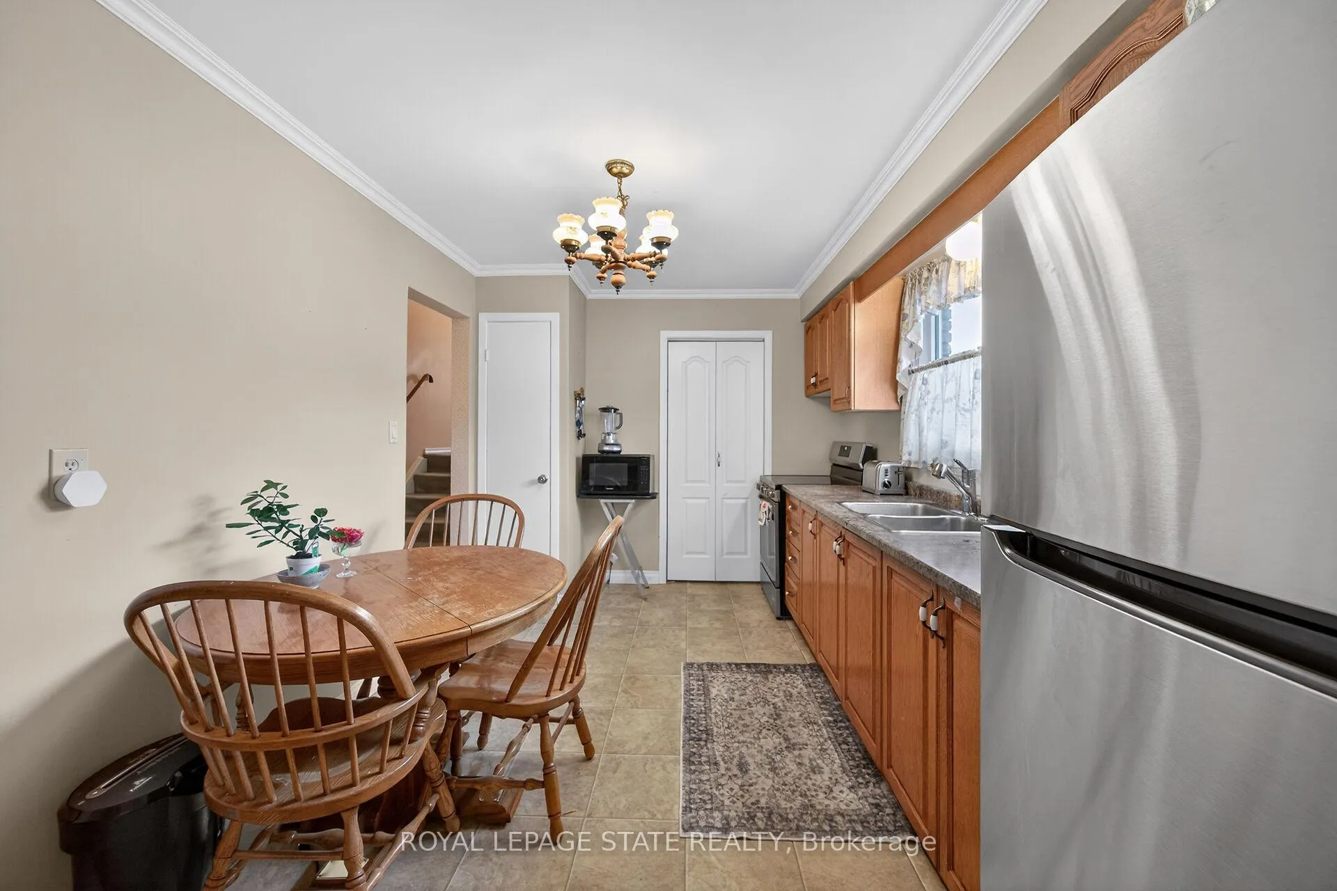 Photo 16 of 582 Woodview Road, Burlington, Roseland — HOMEH