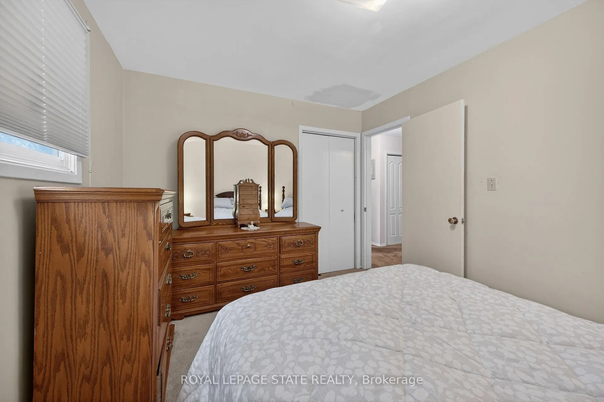 Photo 23 of 582 Woodview Road, Burlington, Roseland — HOMEH