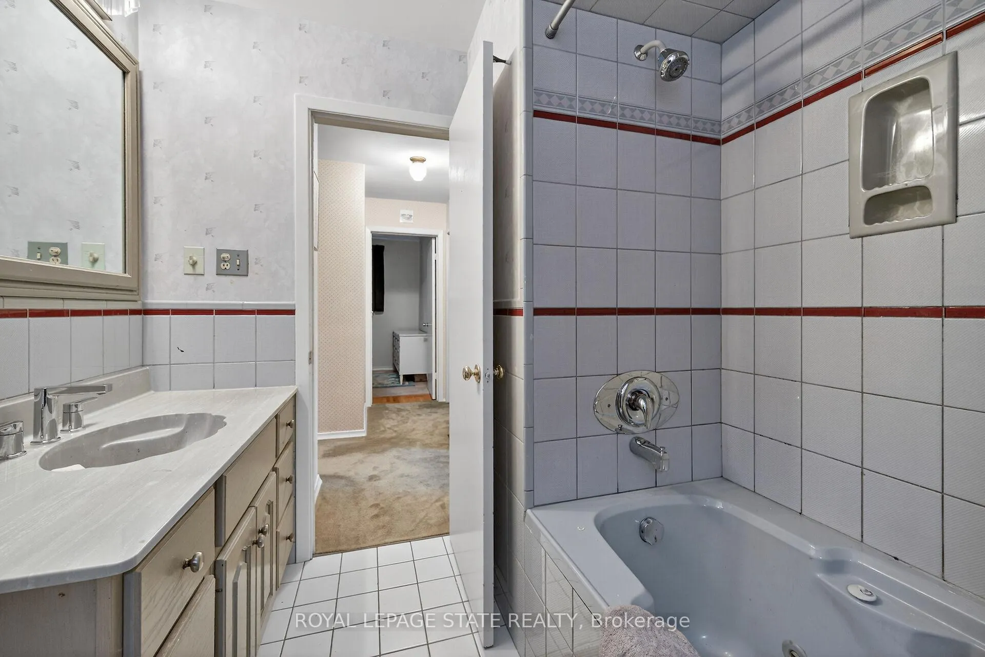 Photo 30 of 582 Woodview Road, Burlington, Roseland — HOMEH