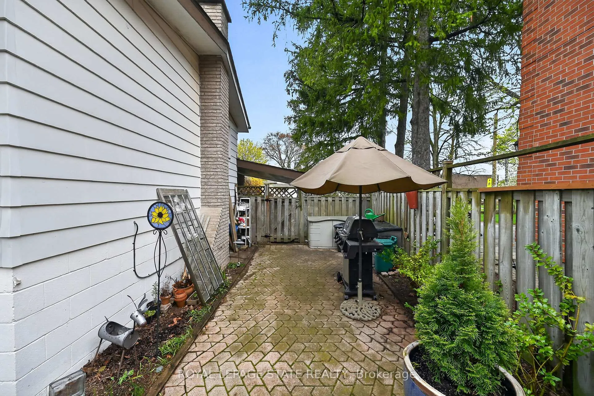Photo 39 of 582 Woodview Road, Burlington, Roseland — HOMEH