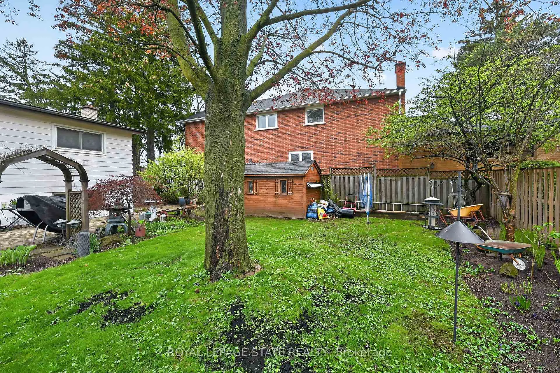 Photo 44 of 582 Woodview Road, Burlington, Roseland — HOMEH