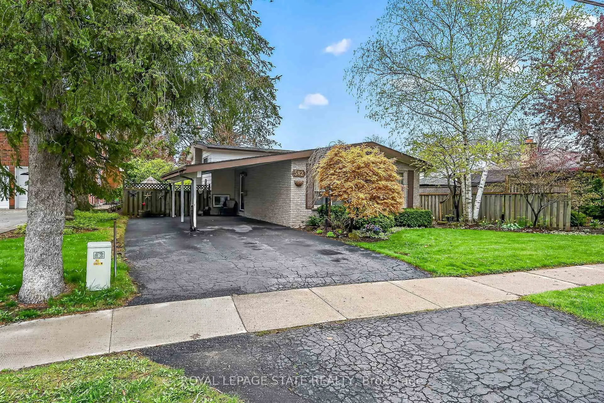 Photo 49 of 582 Woodview Road, Burlington, Roseland — HOMEH