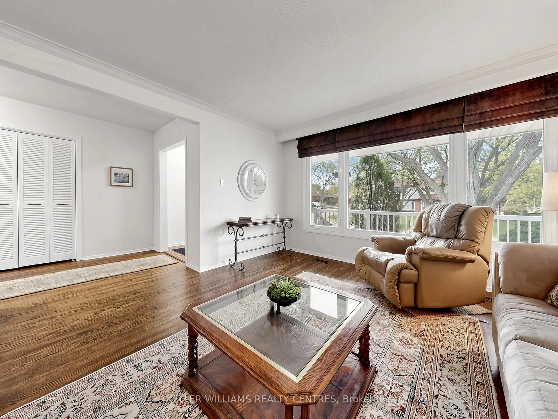 Photo 3 of 22 Coral Harbour Crescent, Markham, Bayview Fairway-Bayview Country Club Estates — HOMEH