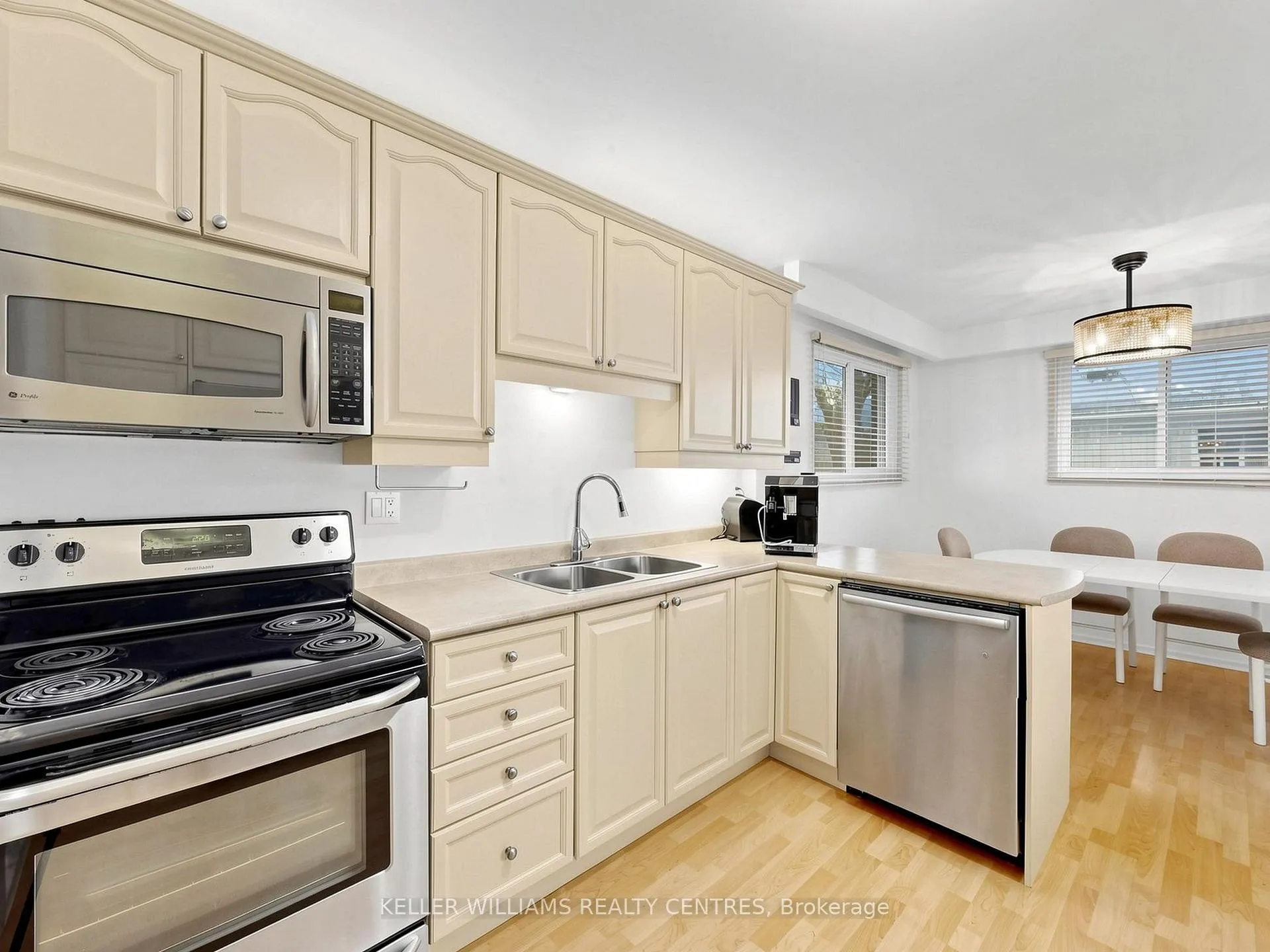 Photo 6 of 22 Coral Harbour Crescent, Markham, Bayview Fairway-Bayview Country Club Estates — HOMEH