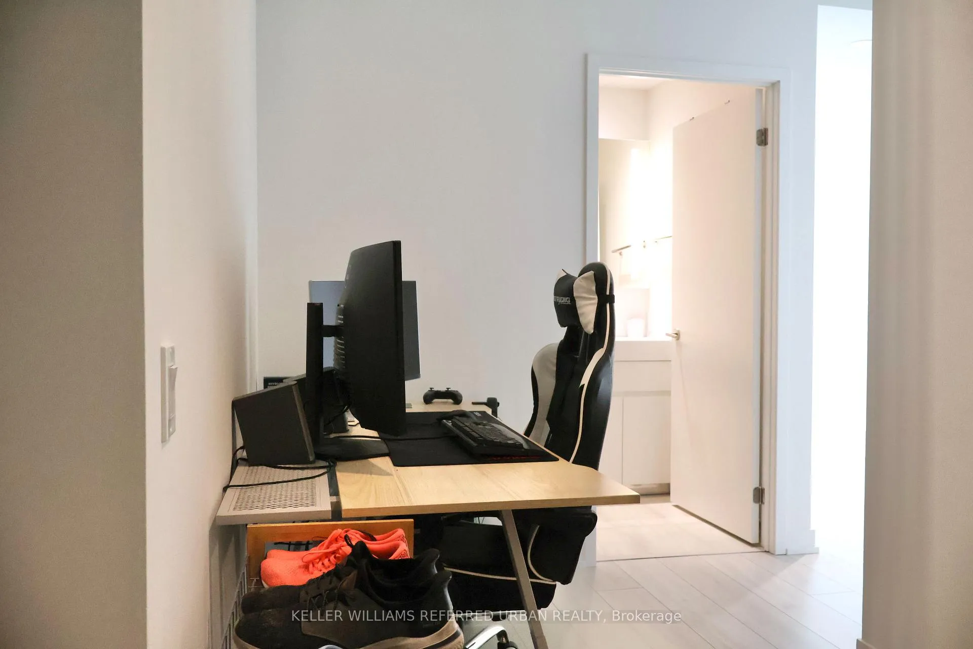 Photo 3 of Unit 1608, 39 Mary Street, Barrie, City Centre — HOMEH