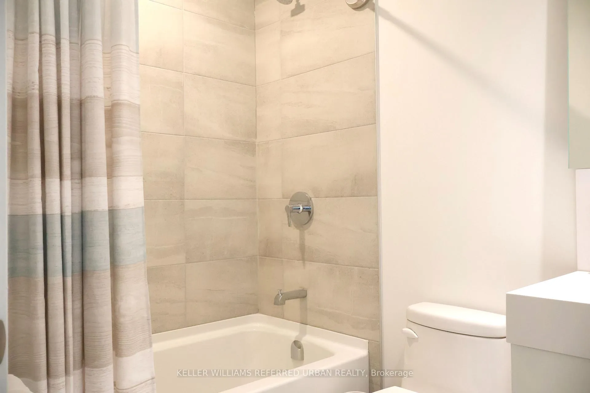 Photo 4 of Unit 1608, 39 Mary Street, Barrie, City Centre — HOMEH
