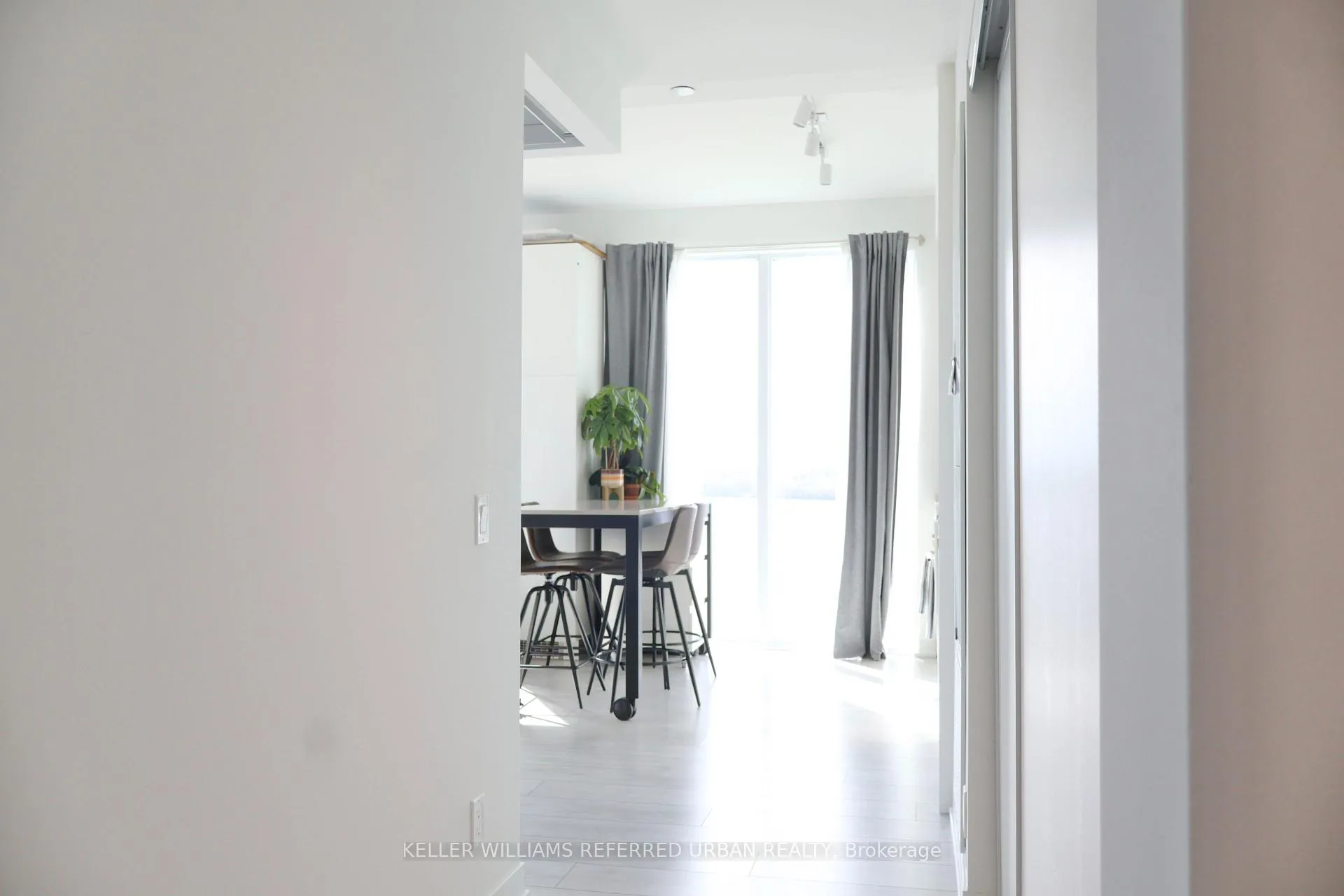 Photo 5 of Unit 1608, 39 Mary Street, Barrie, City Centre — HOMEH