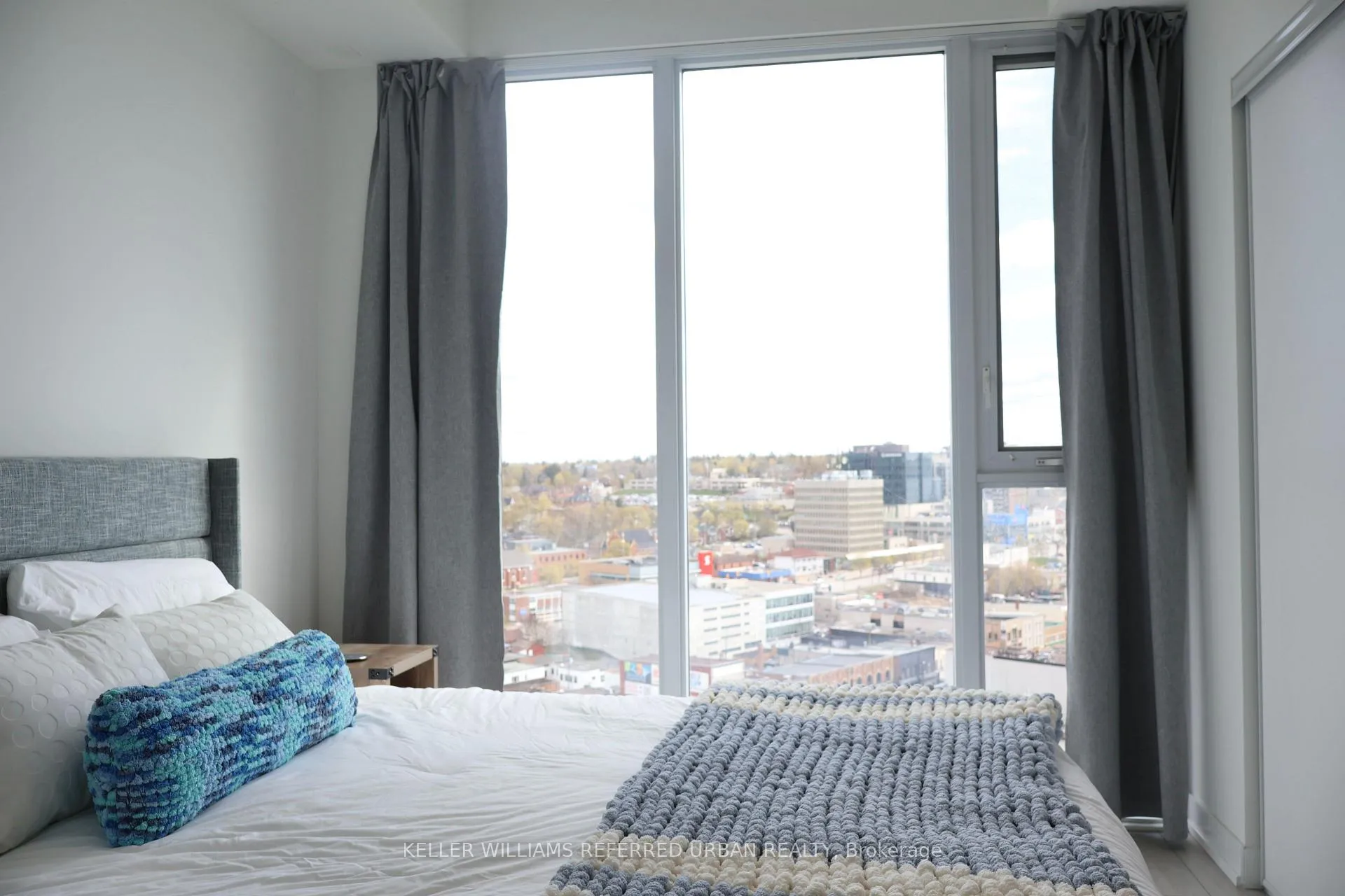Photo 10 of Unit 1608, 39 Mary Street, Barrie, City Centre — HOMEH