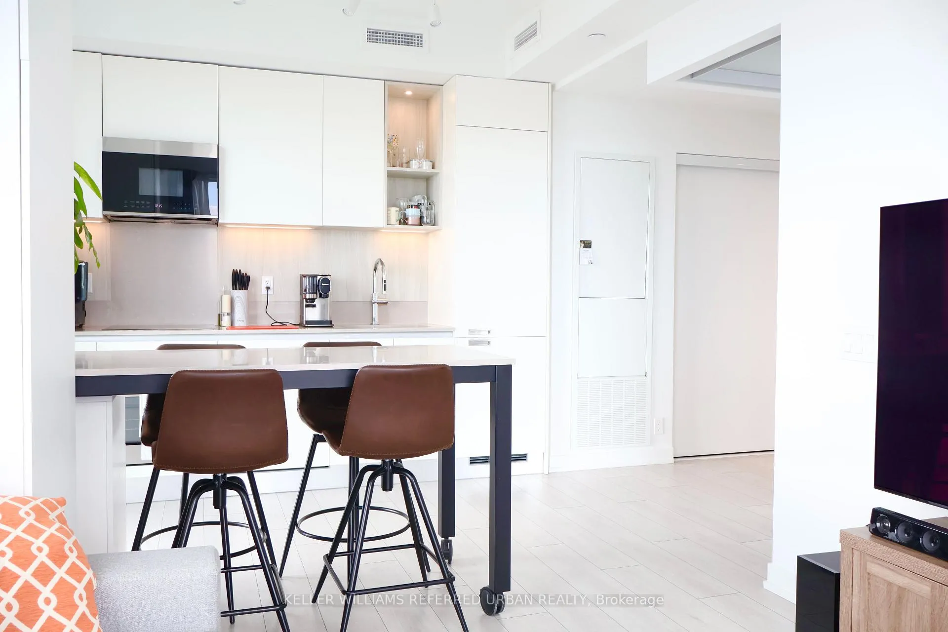Photo 15 of Unit 1608, 39 Mary Street, Barrie, City Centre — HOMEH