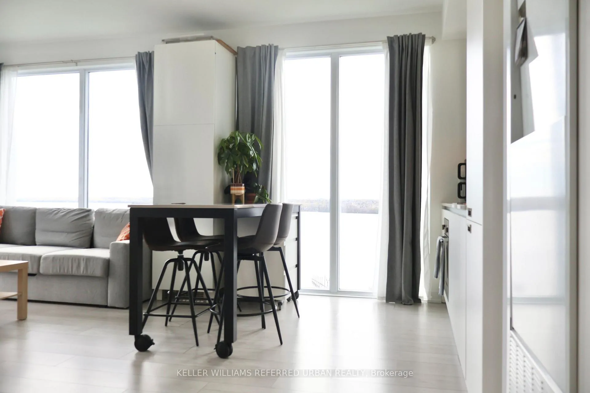 Photo 16 of Unit 1608, 39 Mary Street, Barrie, City Centre — HOMEH
