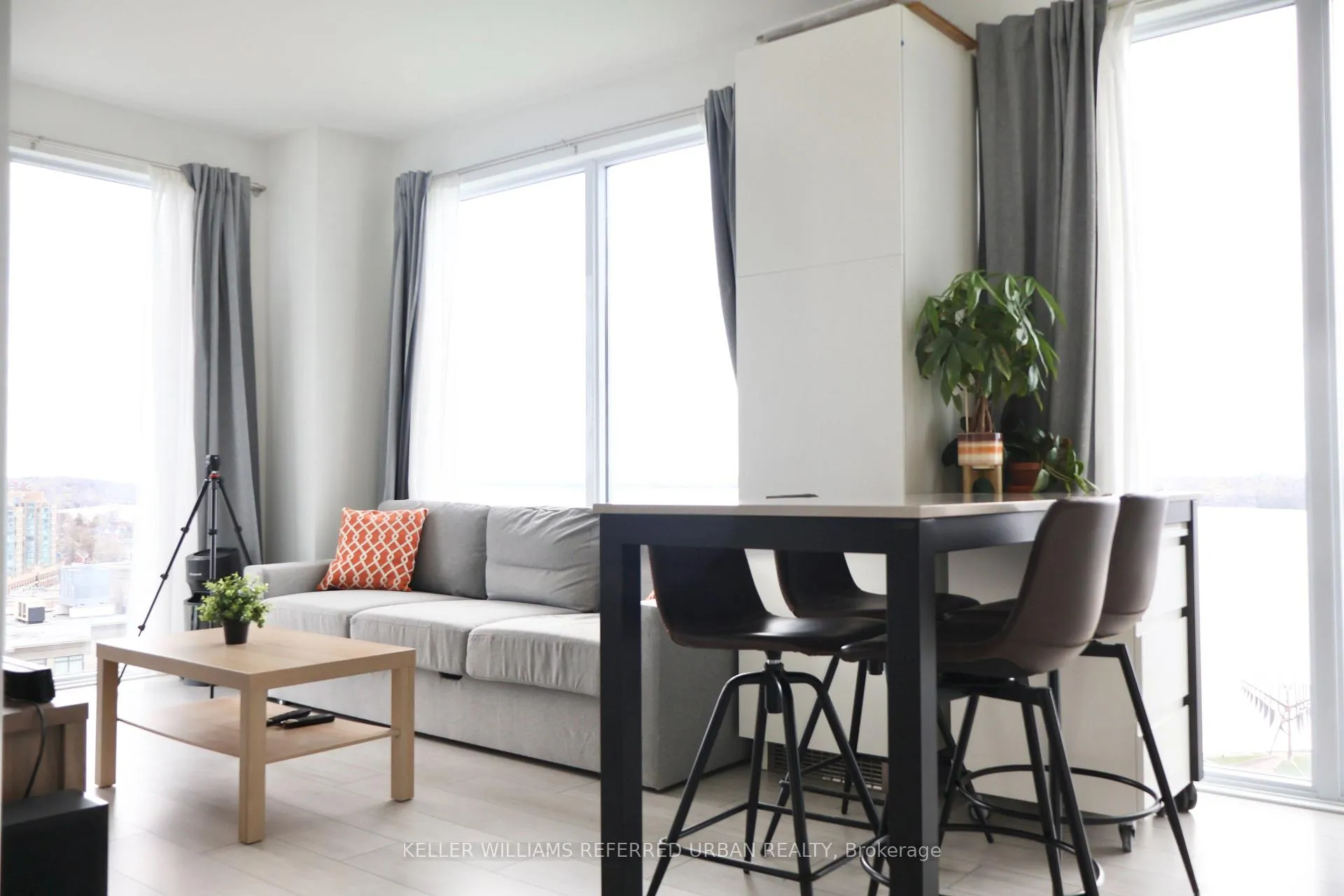 Photo 17 of Unit 1608, 39 Mary Street, Barrie, City Centre — HOMEH