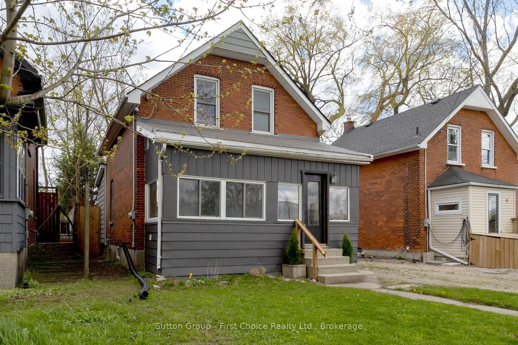 Front of 383 Douro Street