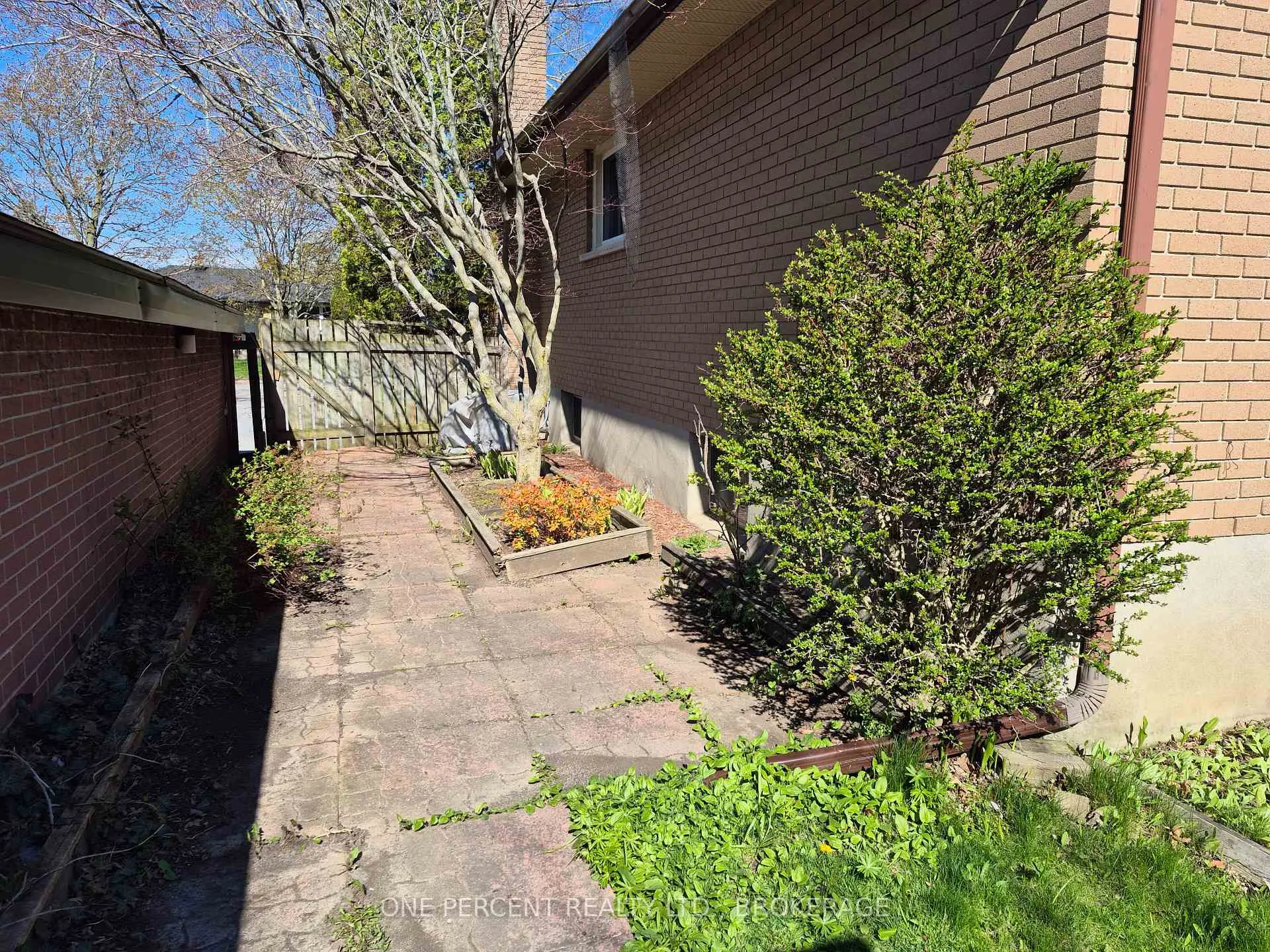Photo 8 of 12 Campbell Crescent, Kingston, Central City West — HOMEH