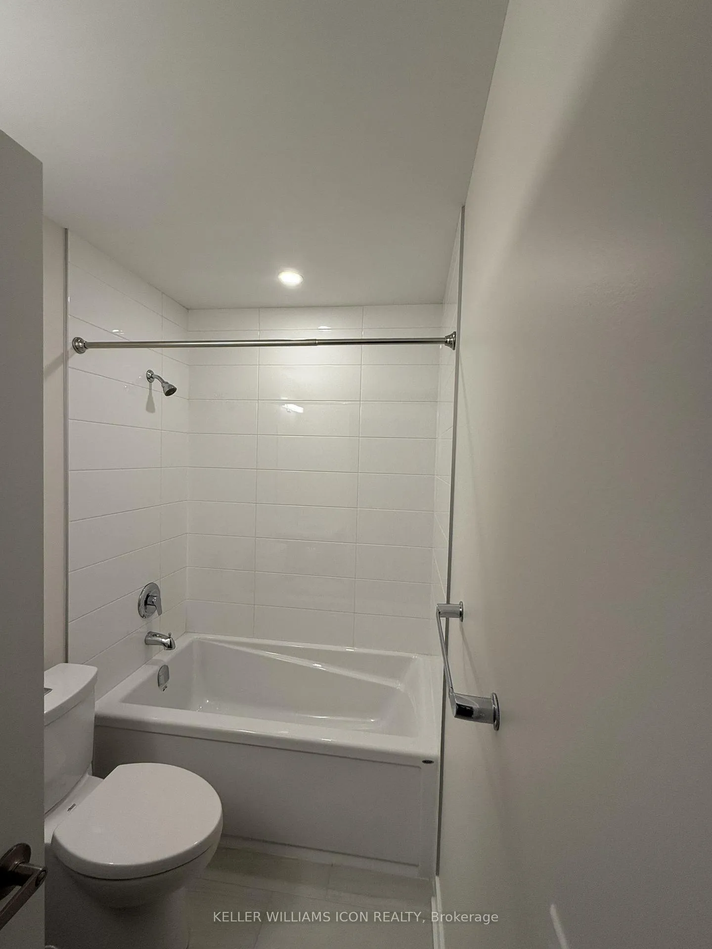 Photo 6 of Unit 203, 360 Deschatelets Avenue, Ottawa, Ottawa East — HOMEH