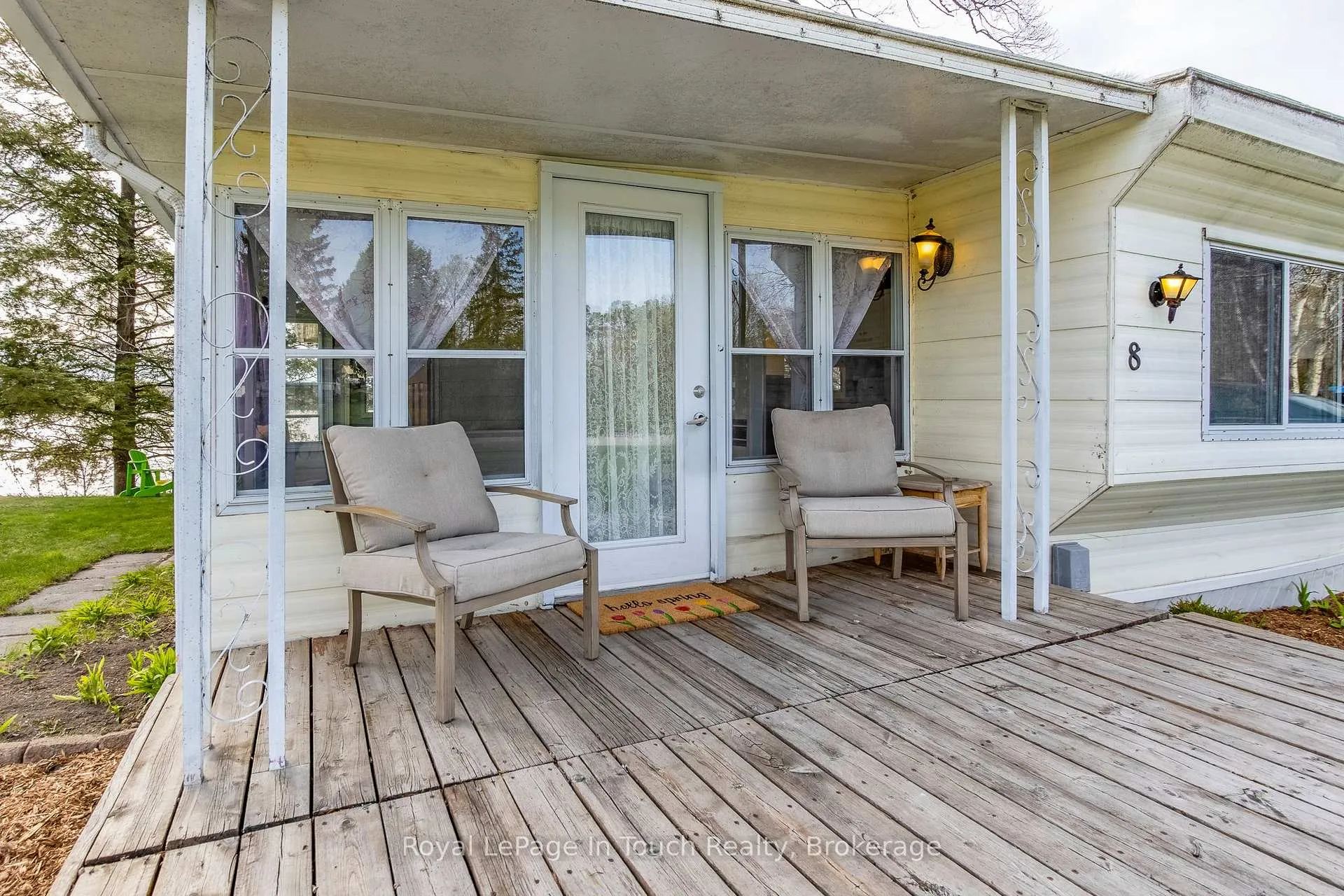 Photo 3 of 8 Lakeshore Road, Midland — HOMEH