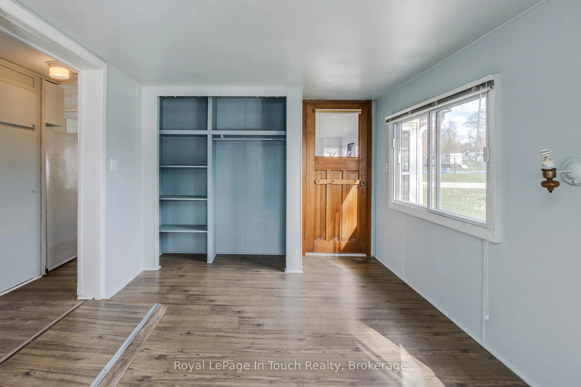 Photo 11 of 8 Lakeshore Road, Midland — HOMEH