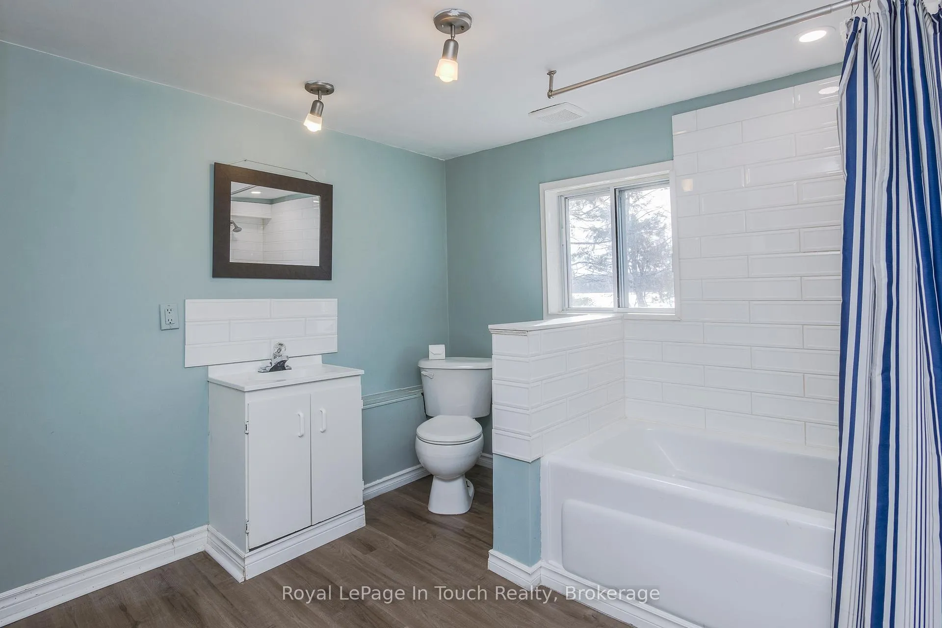 Photo 12 of 8 Lakeshore Road, Midland — HOMEH