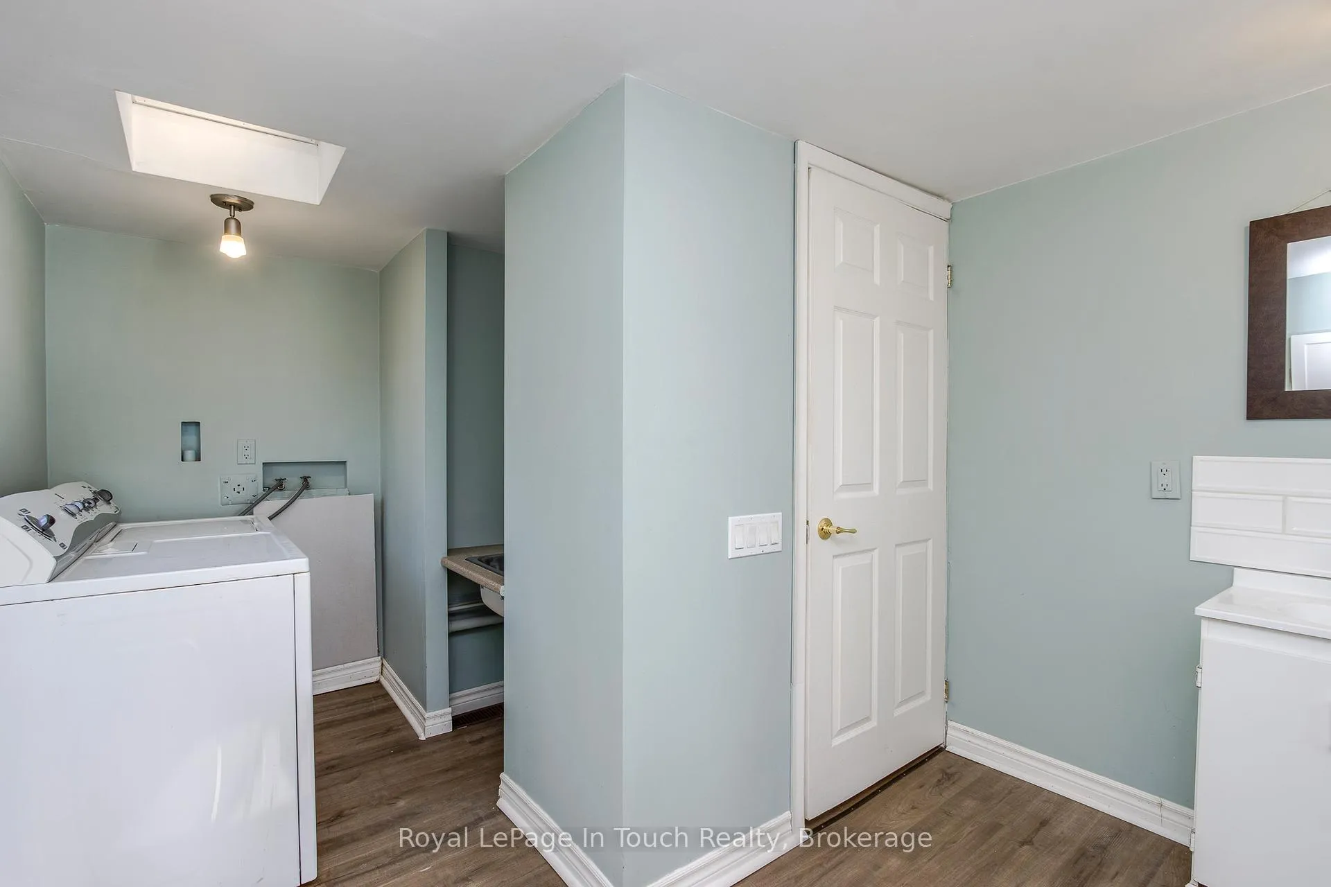 Photo 13 of 8 Lakeshore Road, Midland — HOMEH
