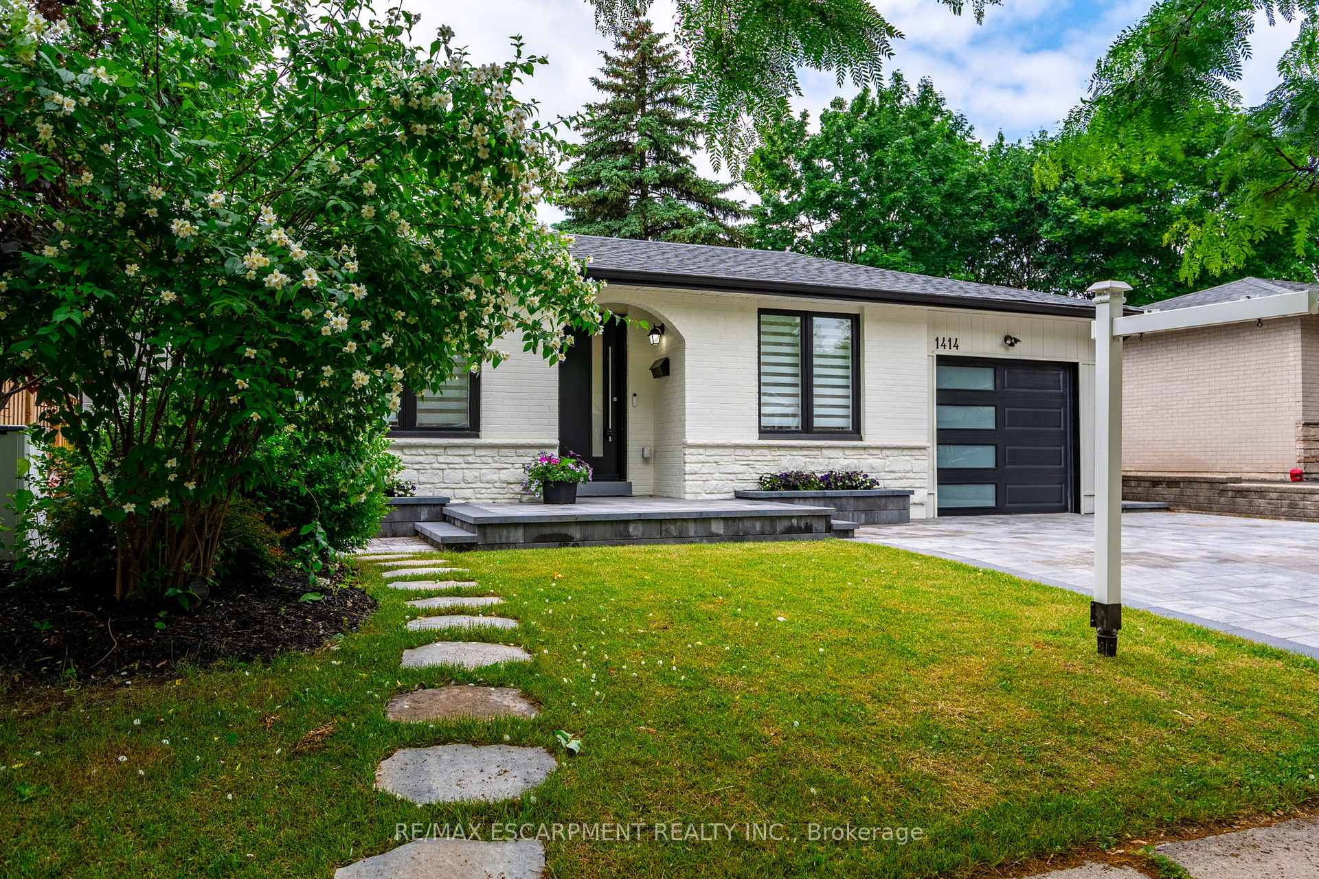 Photo 1 of 1414 Allangrove Drive, Burlington, Palmer — HOMEH
