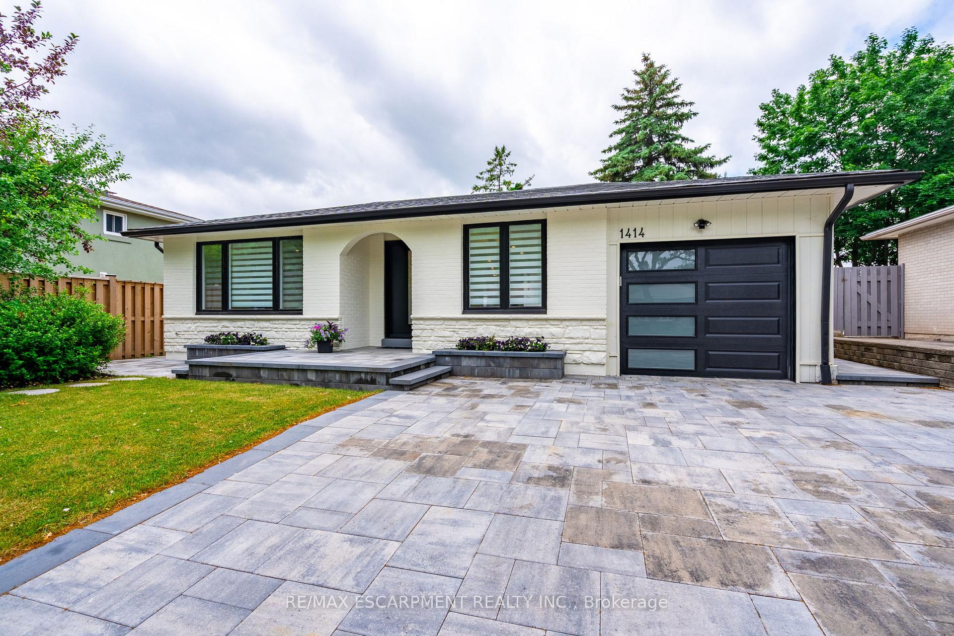 Photo 9 of 1414 Allangrove Drive, Burlington, Palmer — HOMEH