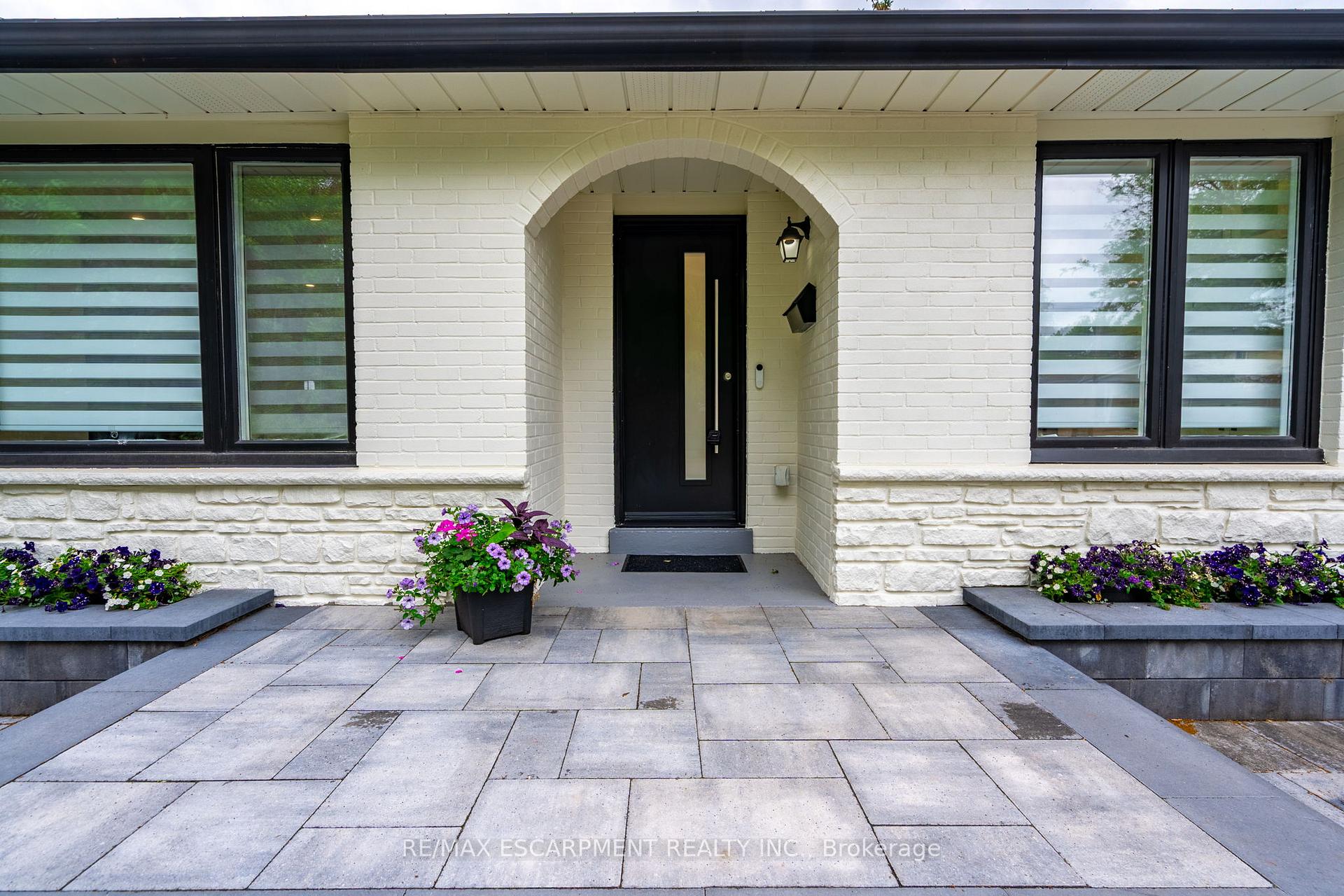 Photo 5 of 1414 Allangrove Drive, Burlington, Palmer — HOMEH