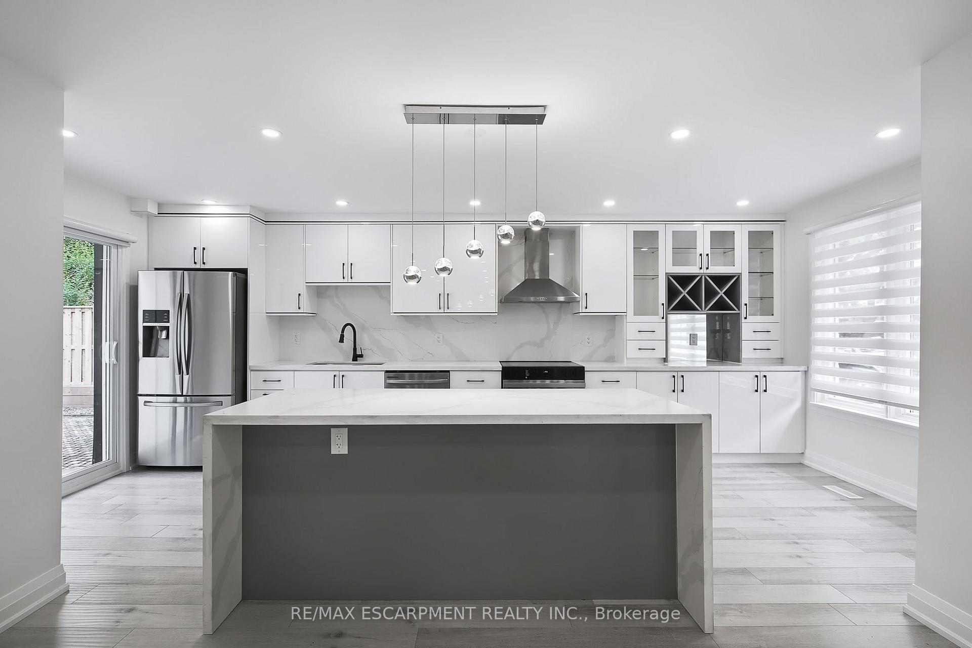 Photo 11 of 1414 Allangrove Drive, Burlington, Palmer — HOMEH
