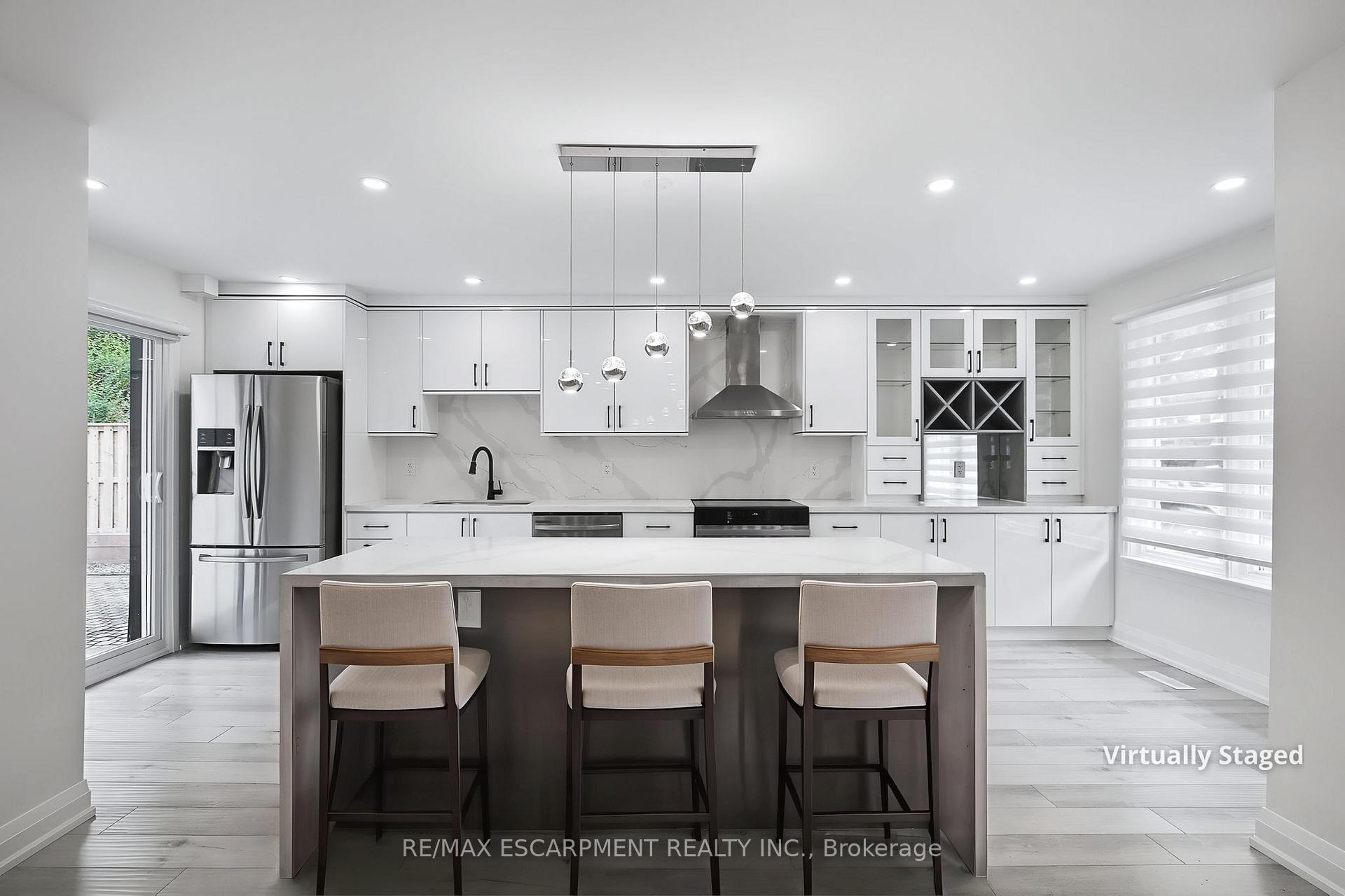 Photo 7 of 1414 Allangrove Drive, Burlington, Palmer — HOMEH