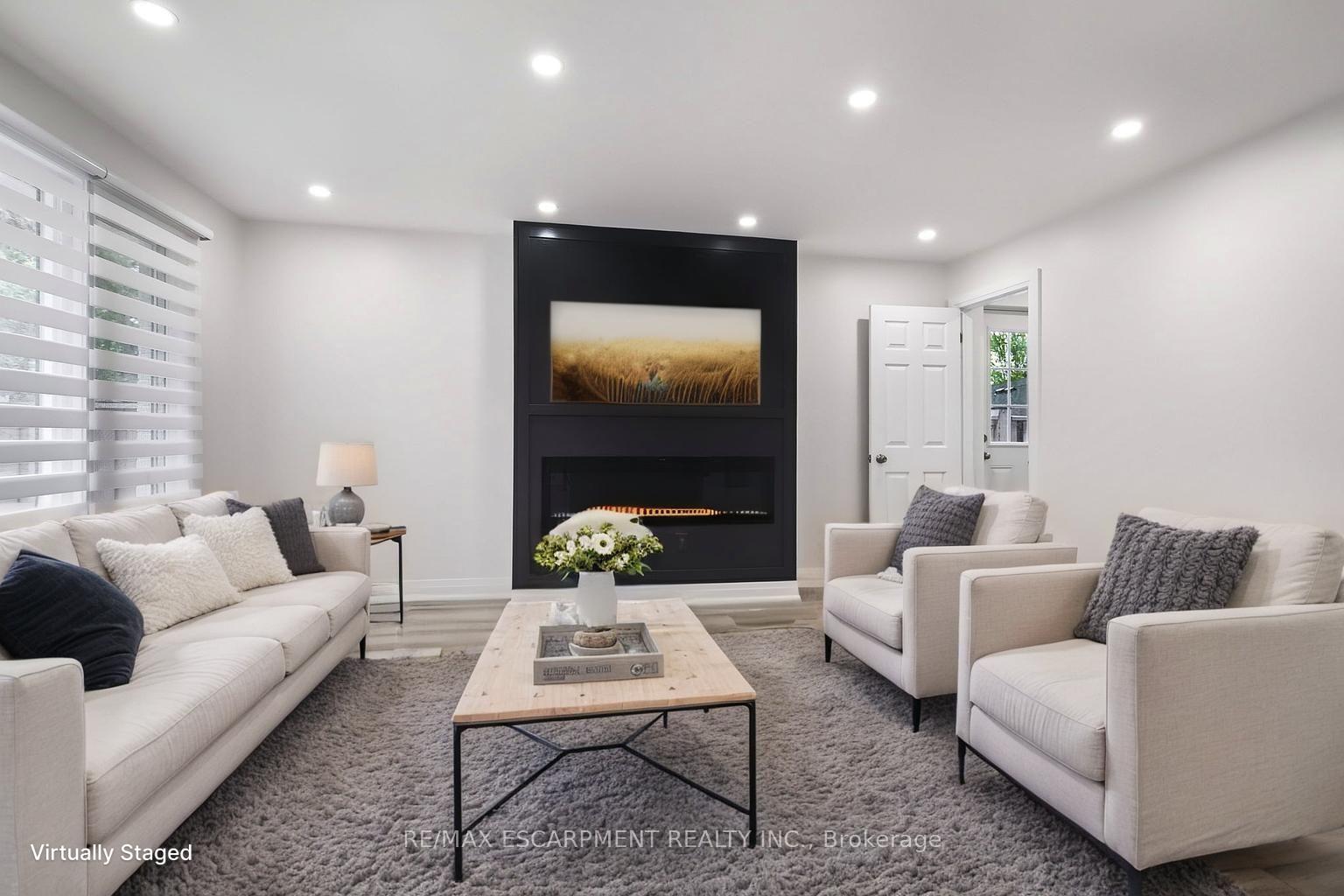 Photo 4 of 1414 Allangrove Drive, Burlington, Palmer — HOMEH