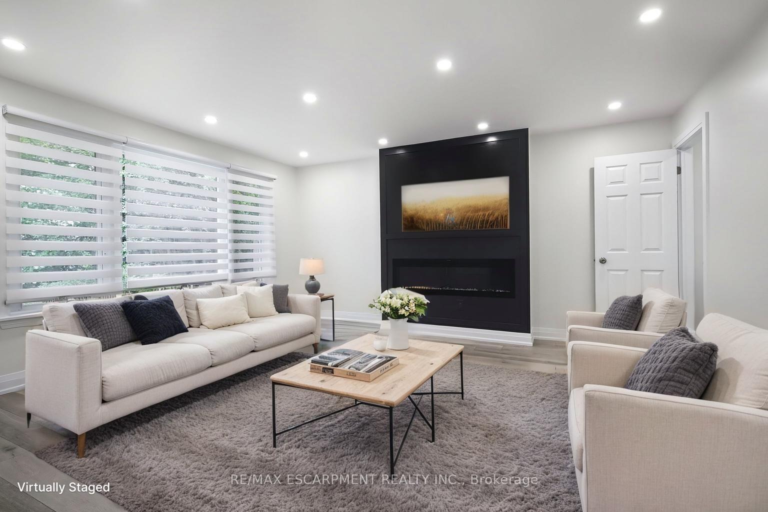Photo 10 of 1414 Allangrove Drive, Burlington, Palmer — HOMEH