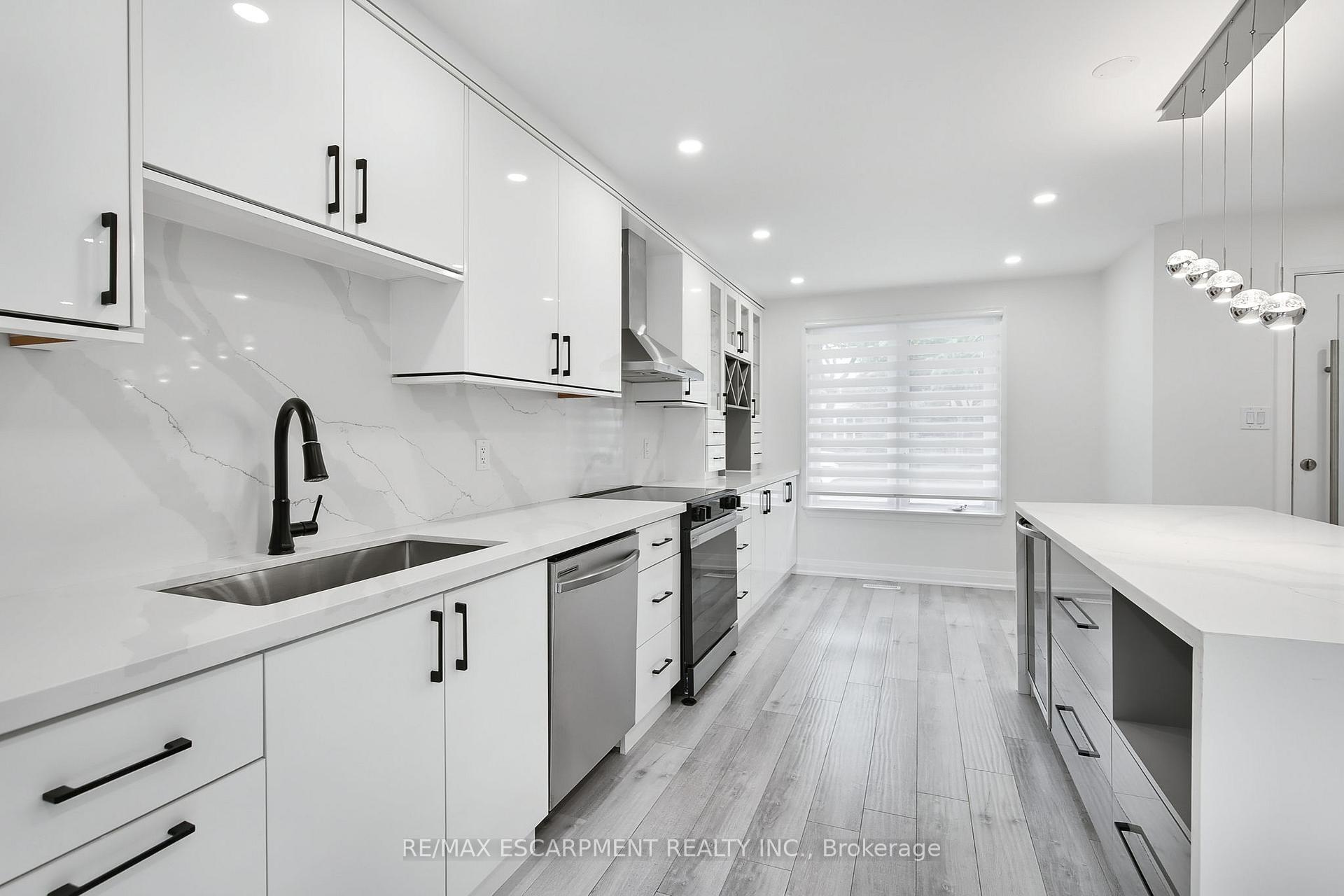 Photo 8 of 1414 Allangrove Drive, Burlington, Palmer — HOMEH
