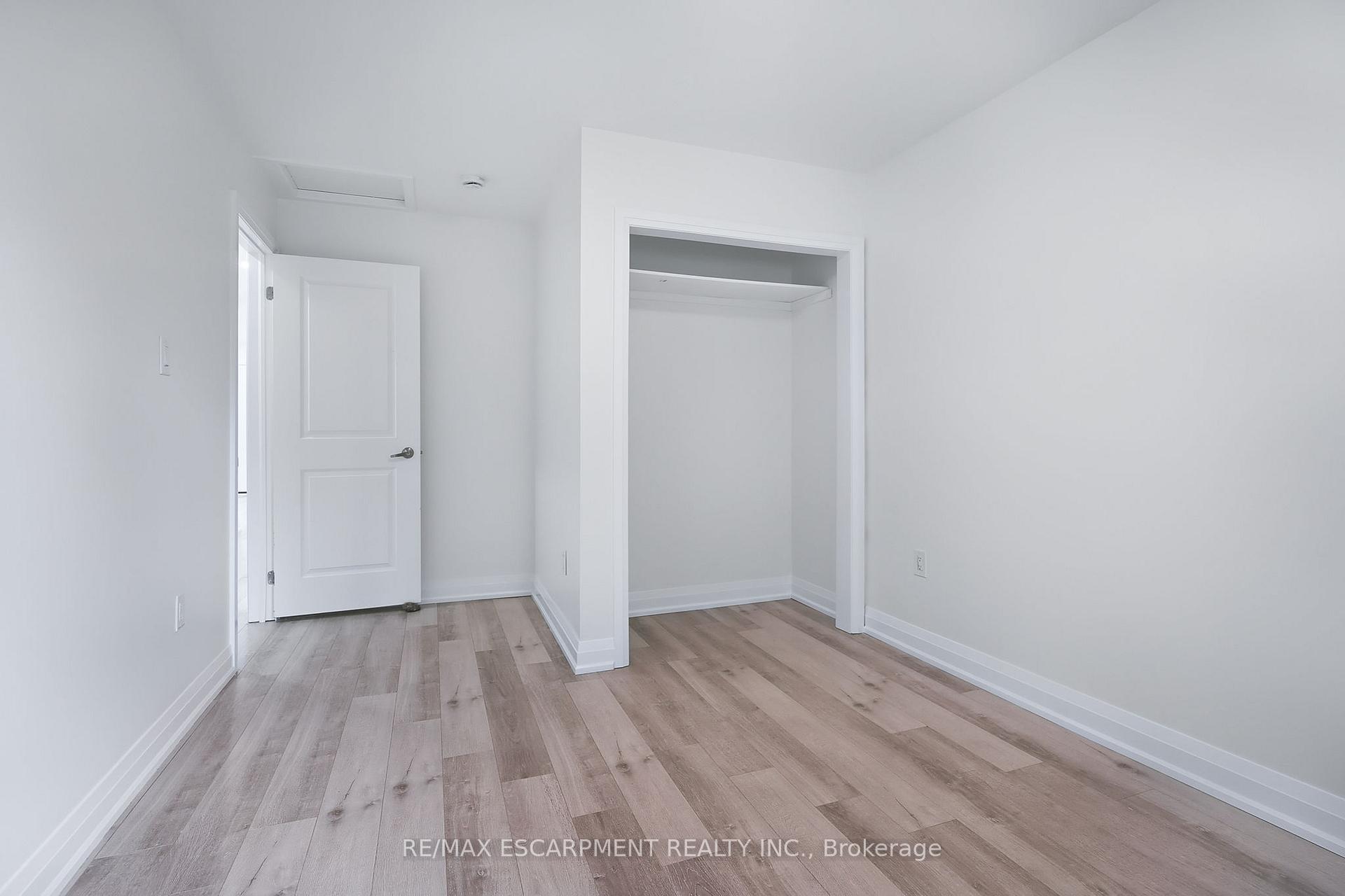 Photo 18 of 1414 Allangrove Drive, Burlington, Palmer — HOMEH